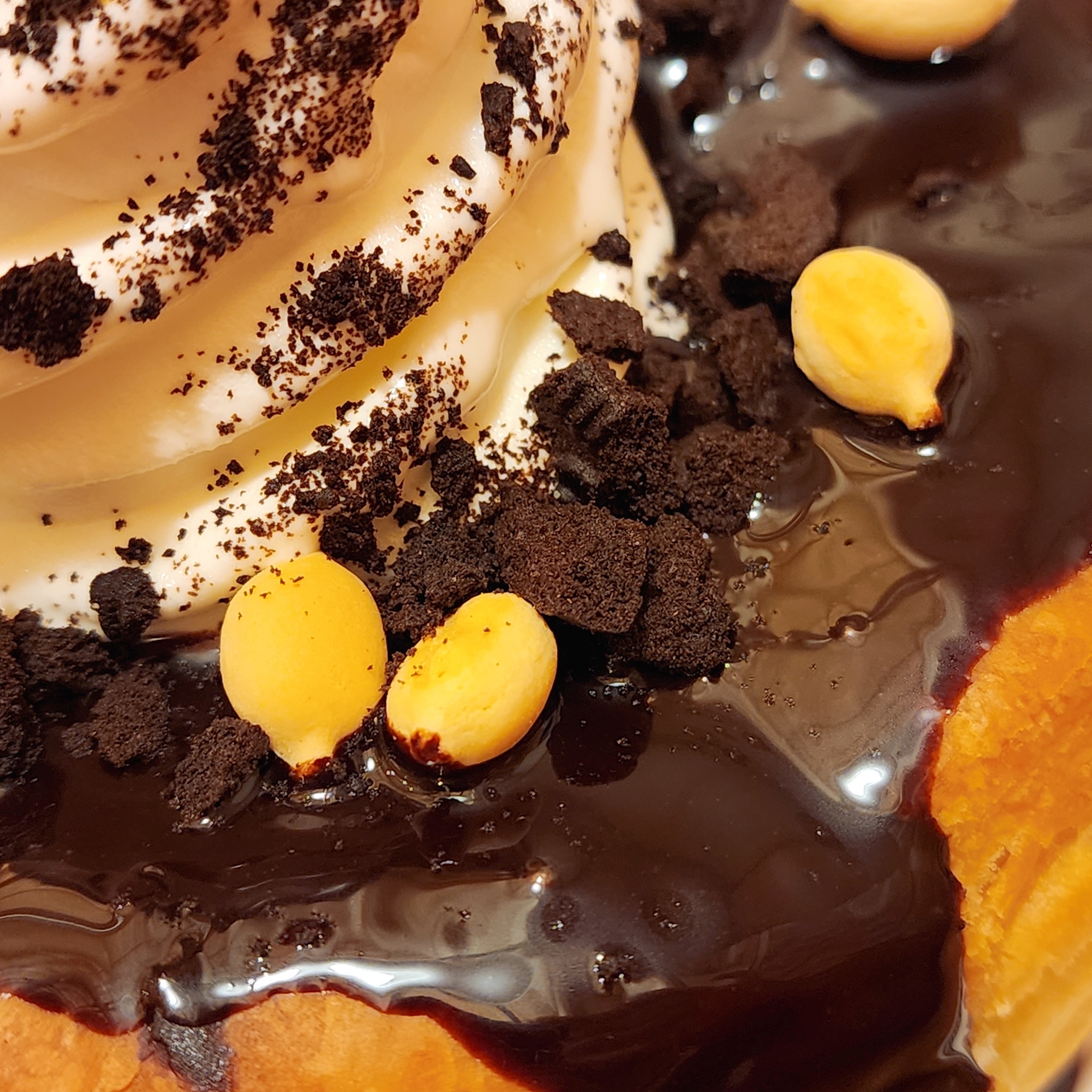 コメダ珈琲店のおすすめスイーツ「シロノワール ブラックサンダー」