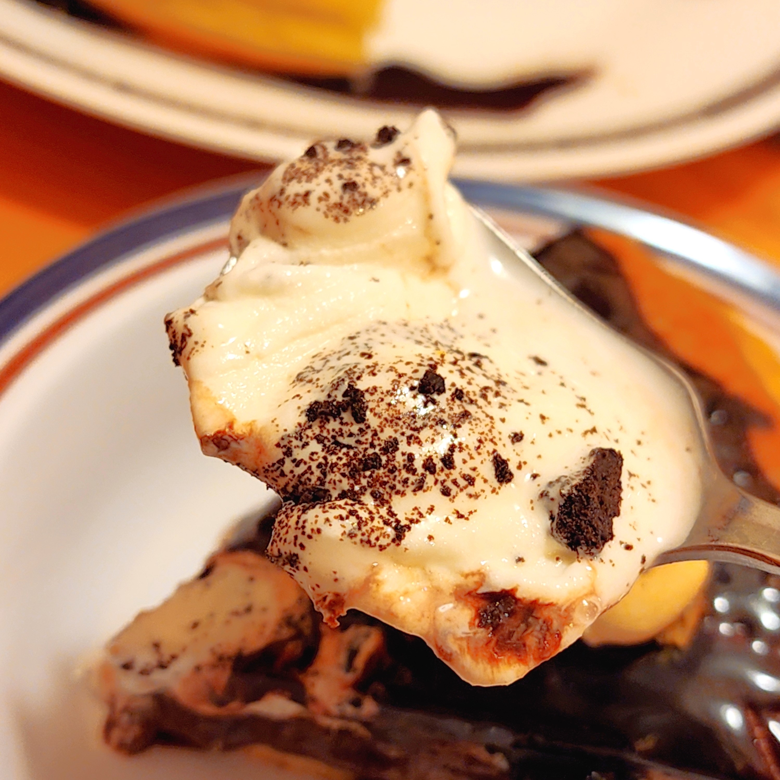 コメダ珈琲店のおすすめスイーツ「シロノワール ブラックサンダー」