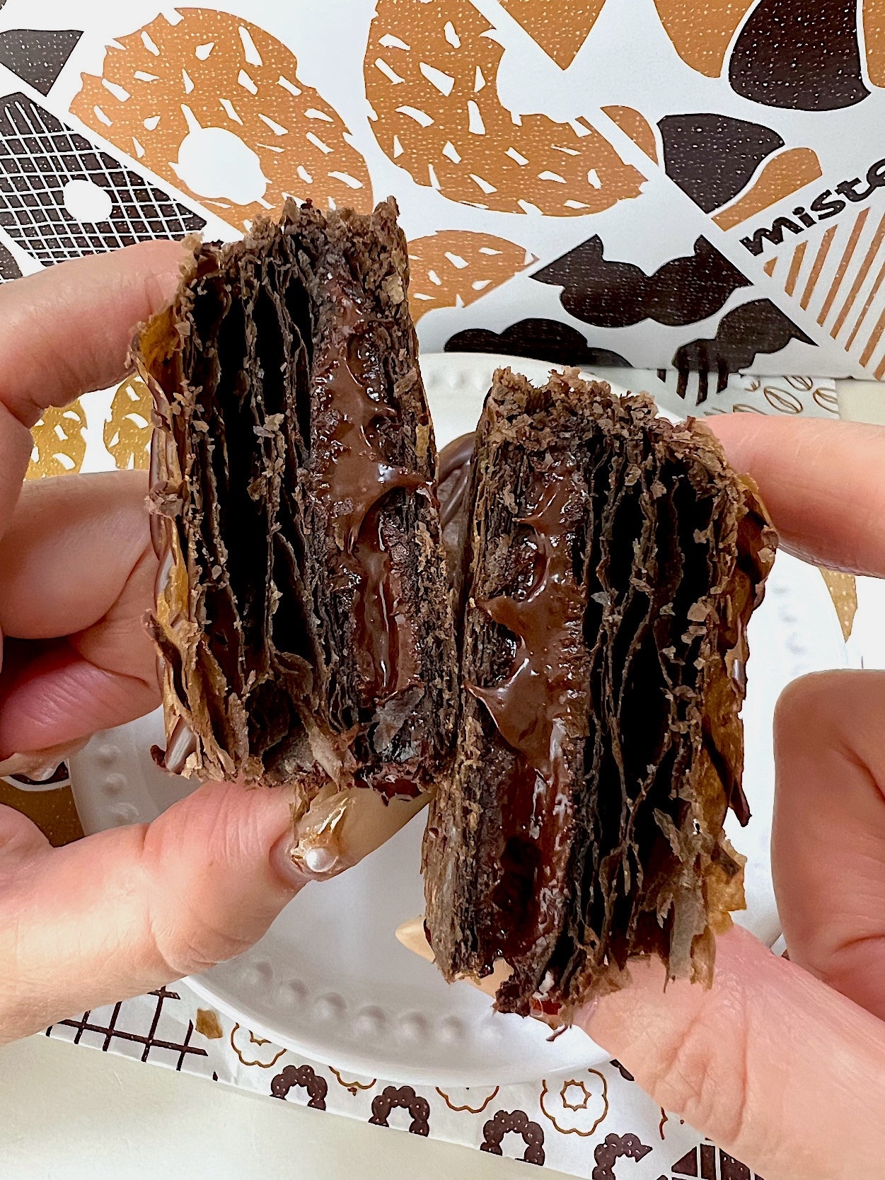 ミスタードーナツのオススメのスイーツ「濃厚チョコレートパイ」