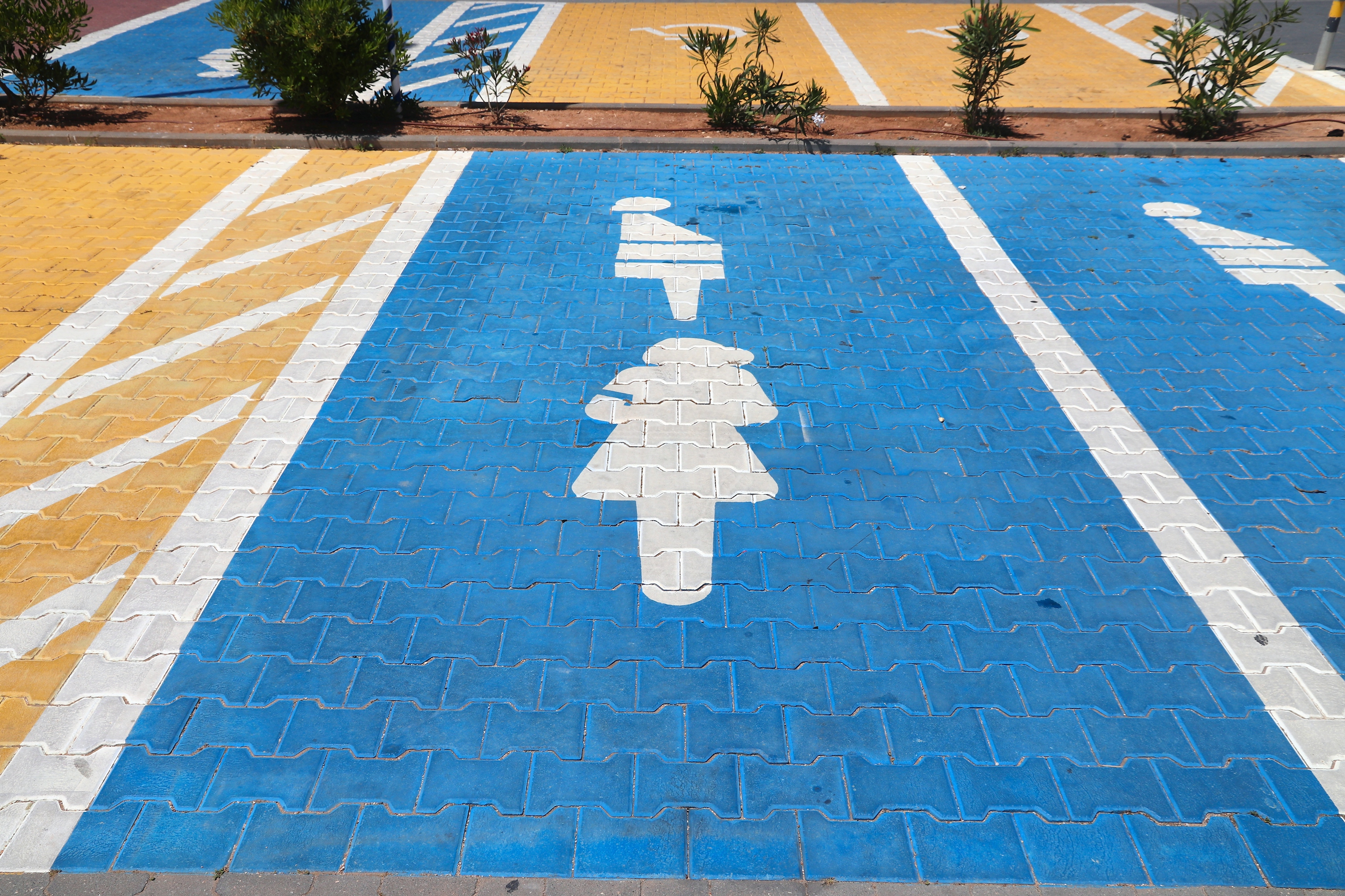 parking spot for mothers with children and expecting mothers in Portugal