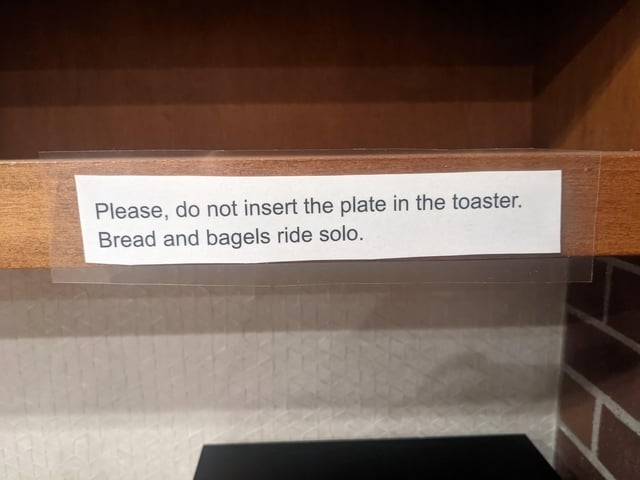 please do not insert the plate in the toaster, bread and bagels ride solo