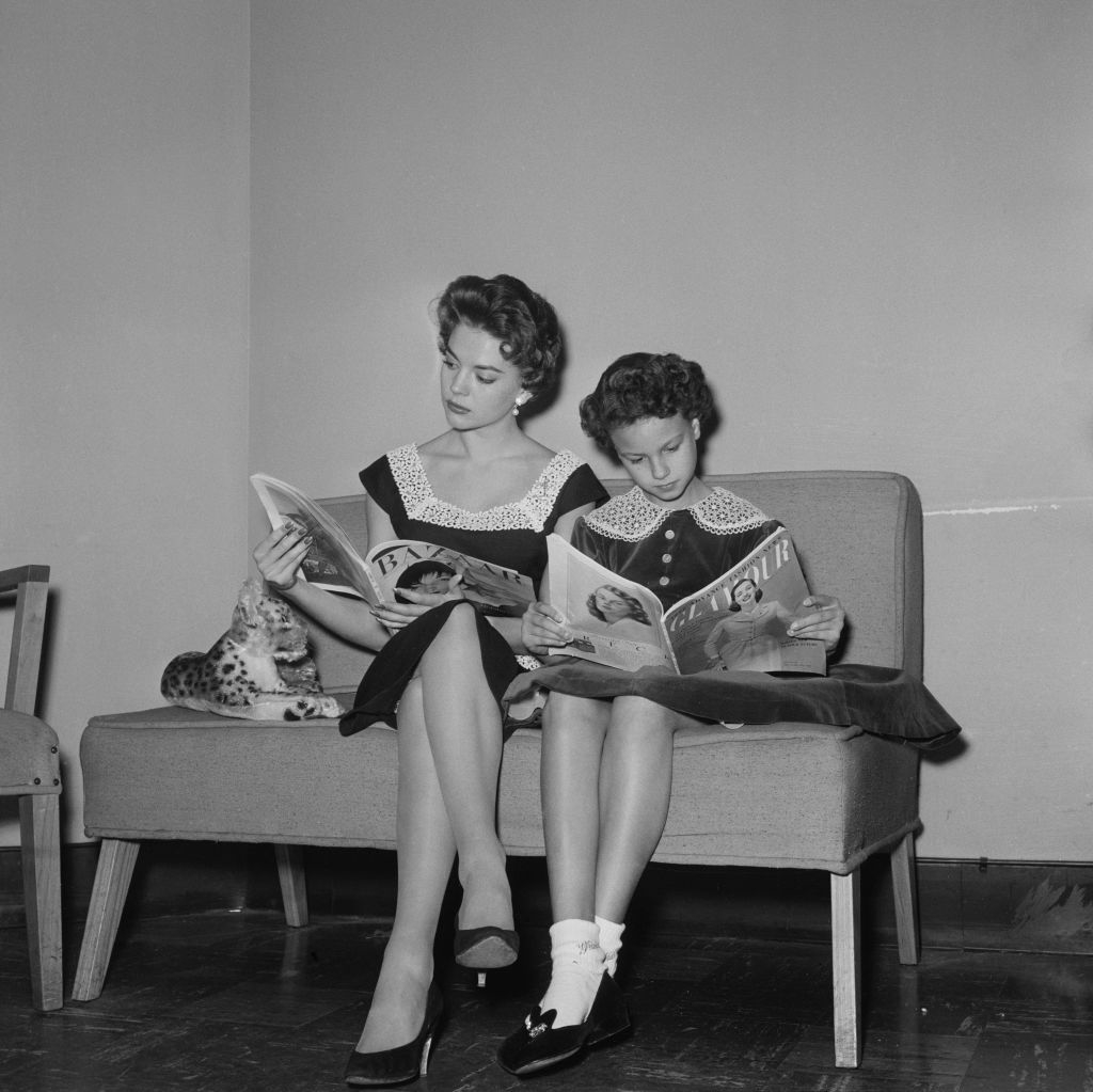 natalie and lana reading magazines on the couch