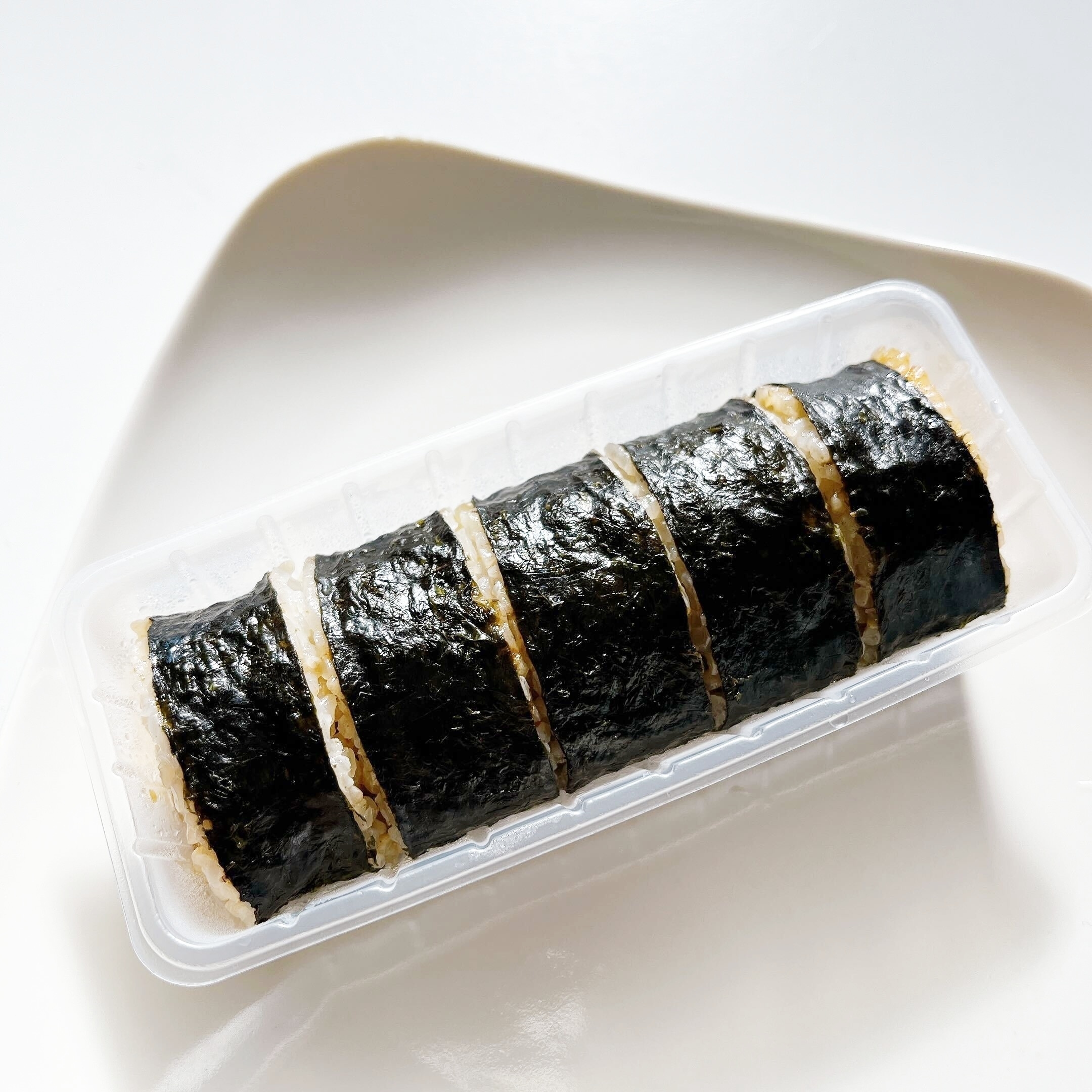 FamilyMart(ファミリーマート)のオススメの冷凍食品「ごま油香る!甘辛ソースの牛プルコギキンパ」