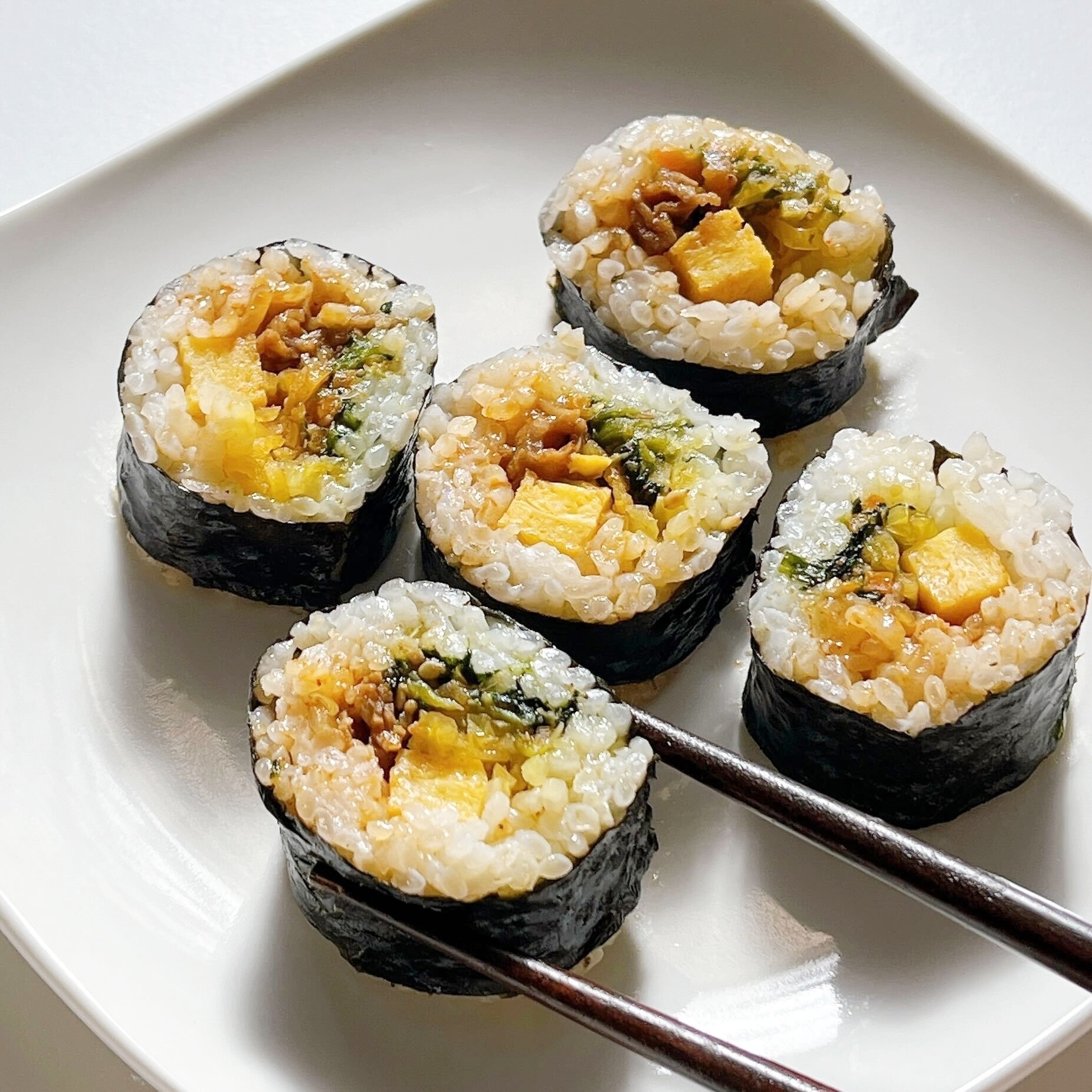 FamilyMart(ファミリーマート)のオススメの冷凍食品「ごま油香る!甘辛ソースの牛プルコギキンパ」