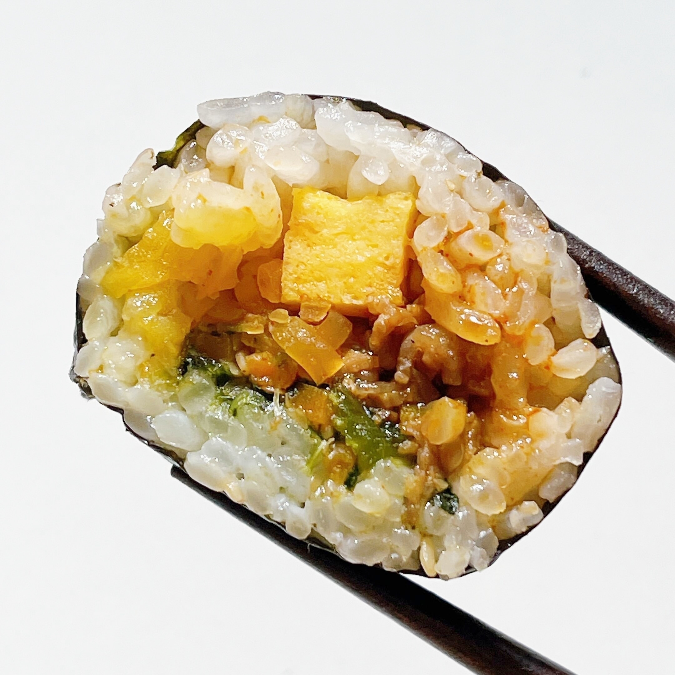 FamilyMart(ファミリーマート)のオススメの冷凍食品「ごま油香る!甘辛ソースの牛プルコギキンパ」