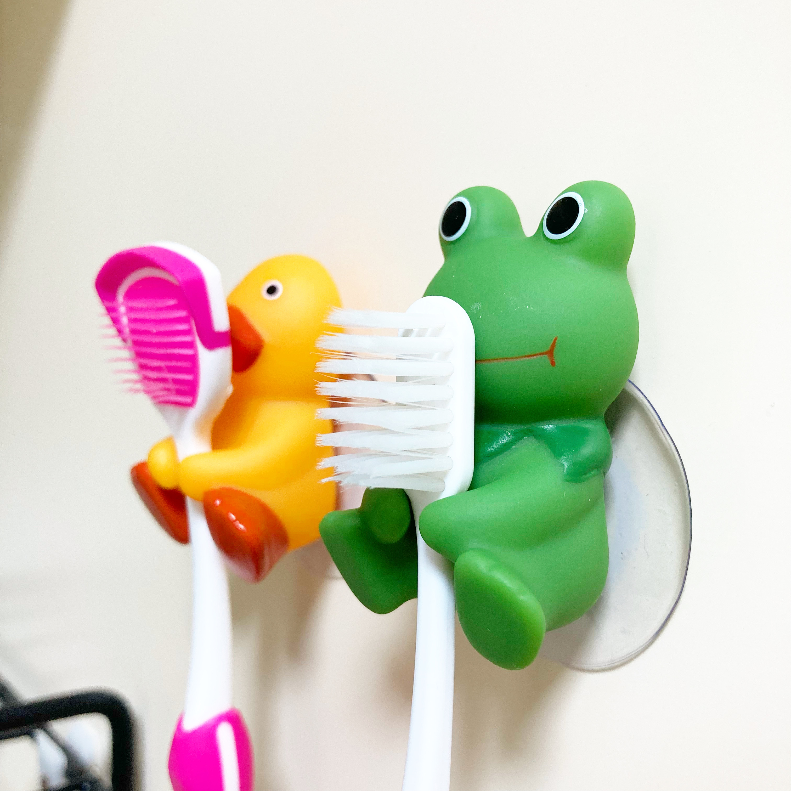 Seria(セリア)の便利アイテム「はぶらしホルダー カエル」