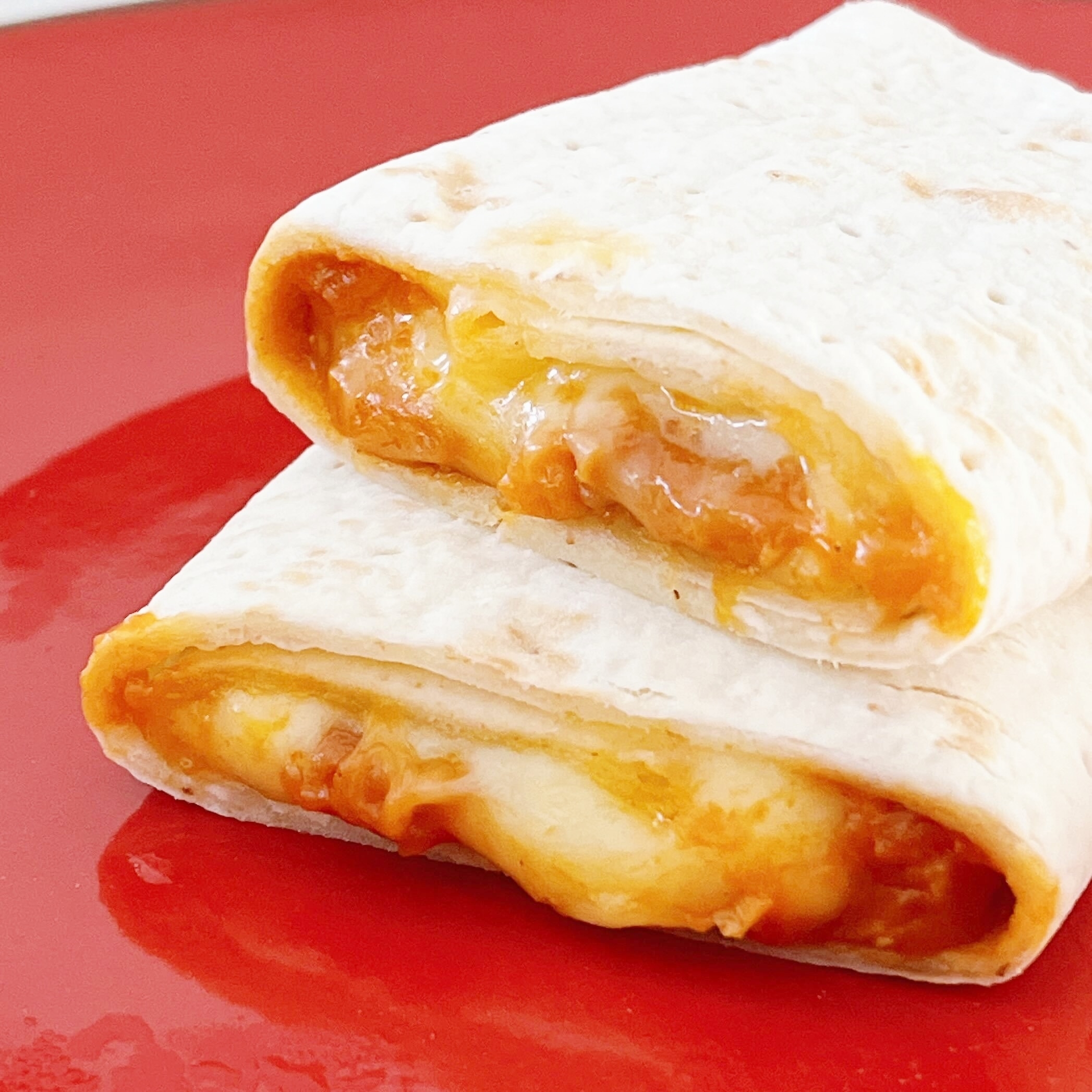 セブン-イレブンのオススメの新商品「ブリトー濃厚トマトクリームのラザニアソース」