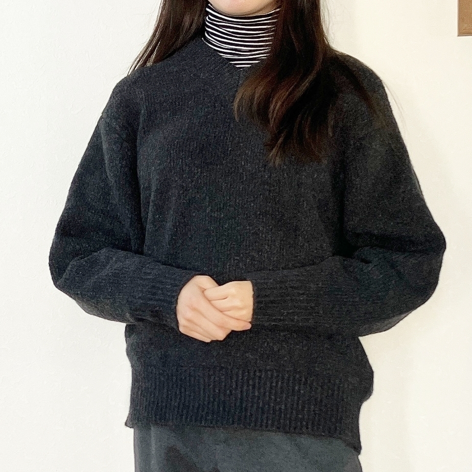 GU（ジーユー）のおすすめトップス「ブラッシュドヤーンVネックセーター（長袖）」