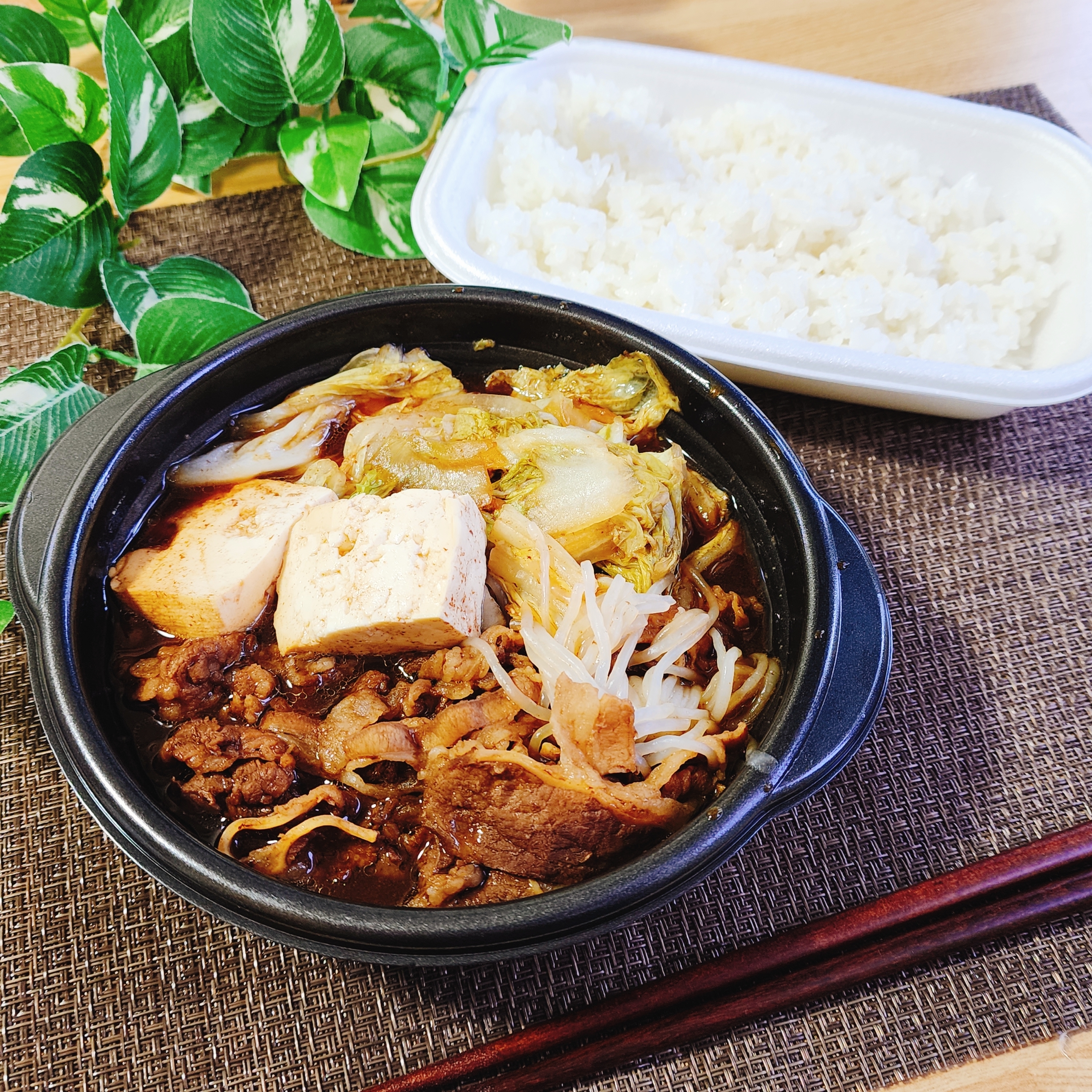 ほっともっとのおすすめメニュー「鍋タイプ W牛すき焼き弁当(肉2倍)」