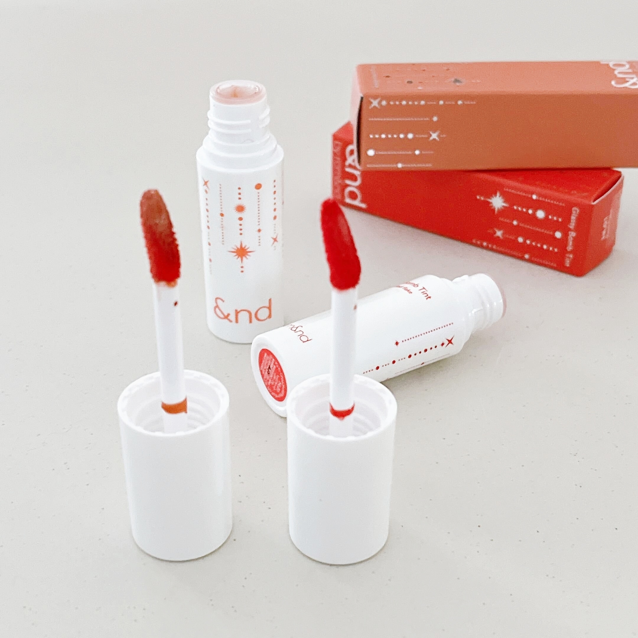 LAWSON(ローソン)のオススメのコスメ「&nd by rom&nd グラッシーボムティントレッドフレーク」「&nd by rom&nd グラッシーボムティントコーラルスノー」