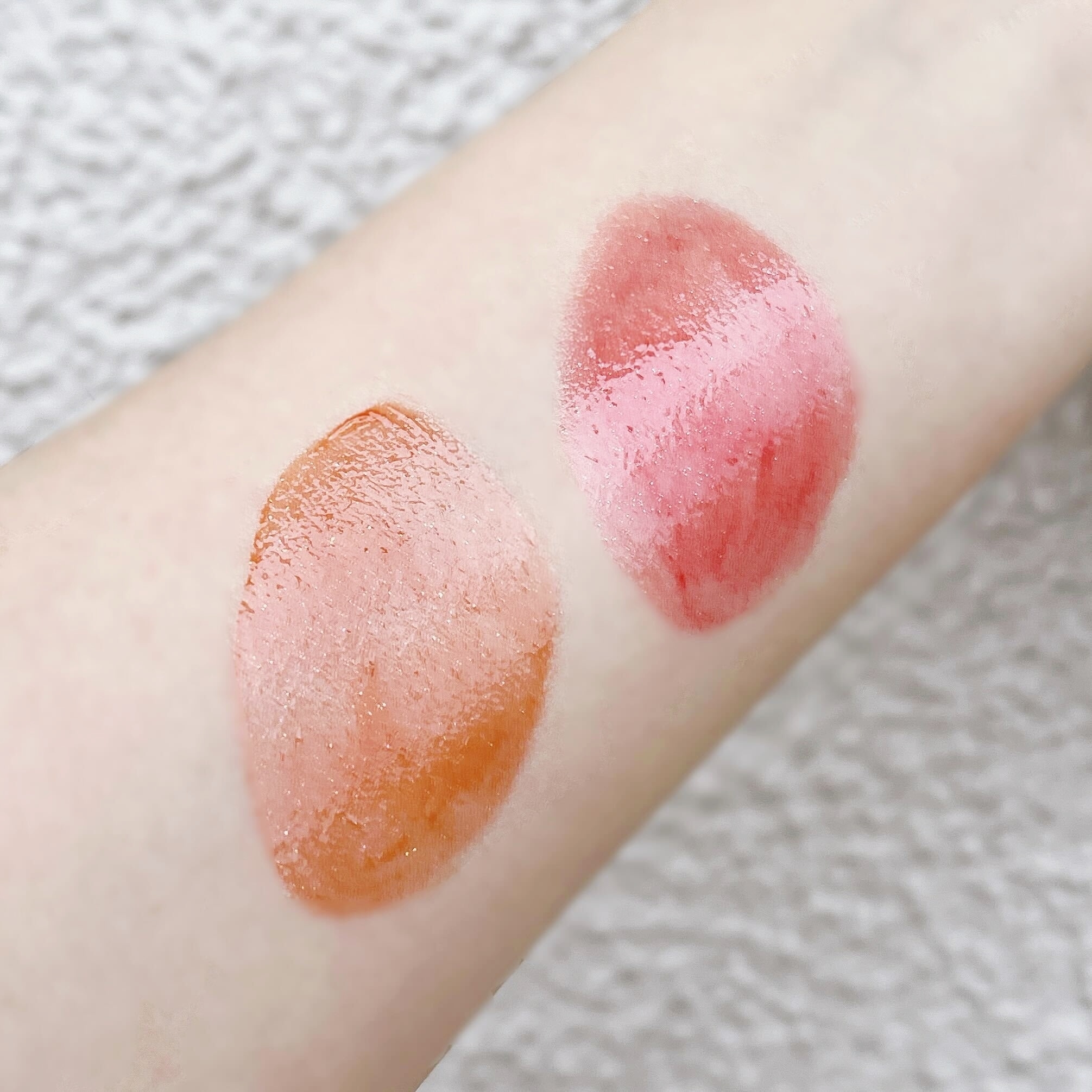 LAWSON(ローソン)のオススメのコスメ「&nd by rom&nd グラッシーボムティントレッドフレーク」「&nd by rom&nd グラッシーボムティントコーラルスノー」