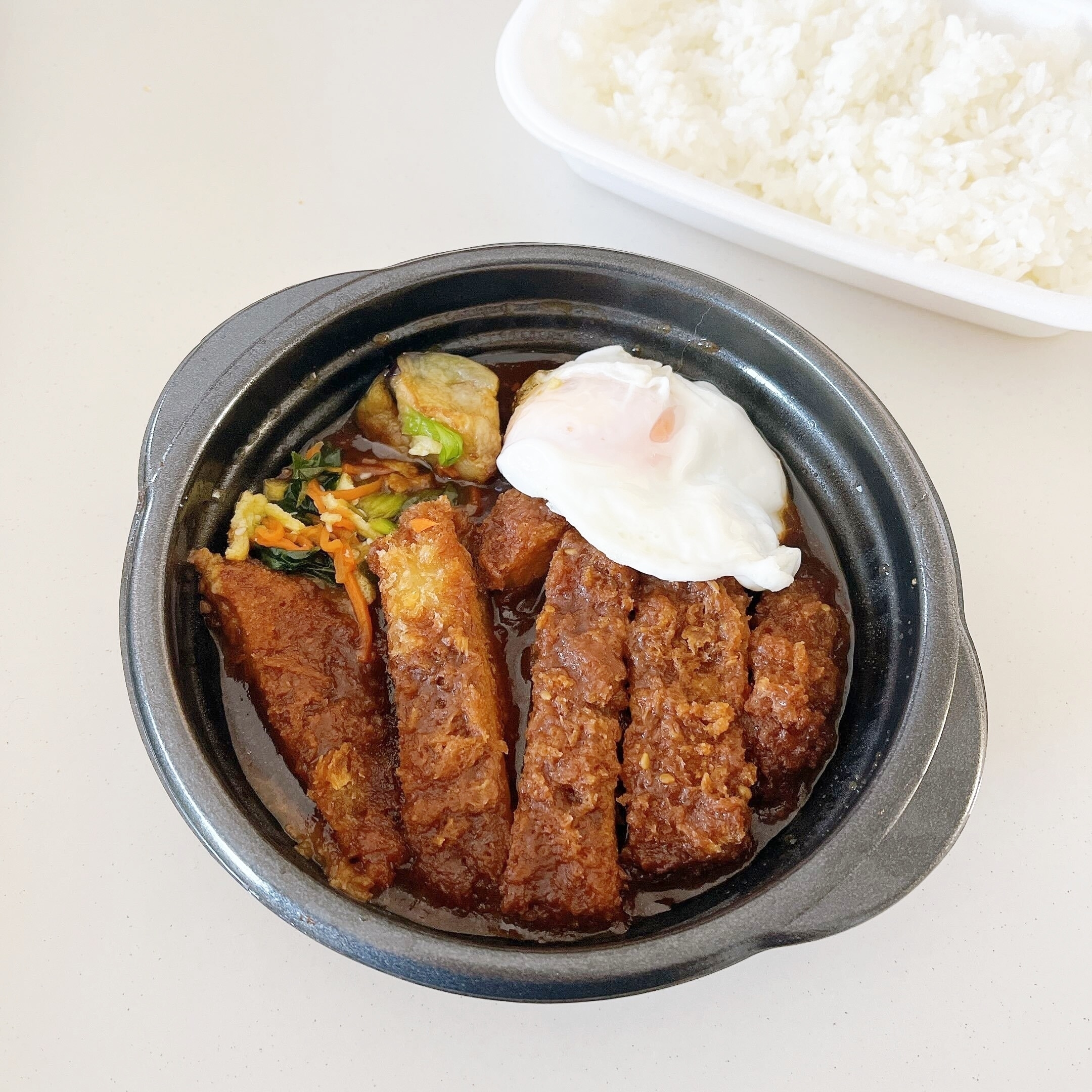 ほっともっとのおすすめお弁当「しみうま濃厚 味噌かつ煮弁当」