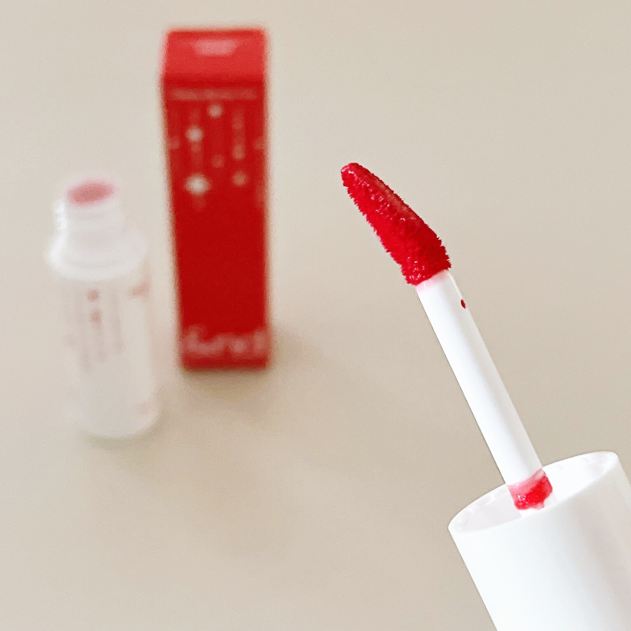 LAWSON(ローソン)のオススメのコスメ「&nd by rom&nd グラッシーボムティントレッドフレーク」「&nd by rom&nd グラッシーボムティントコーラルスノー」