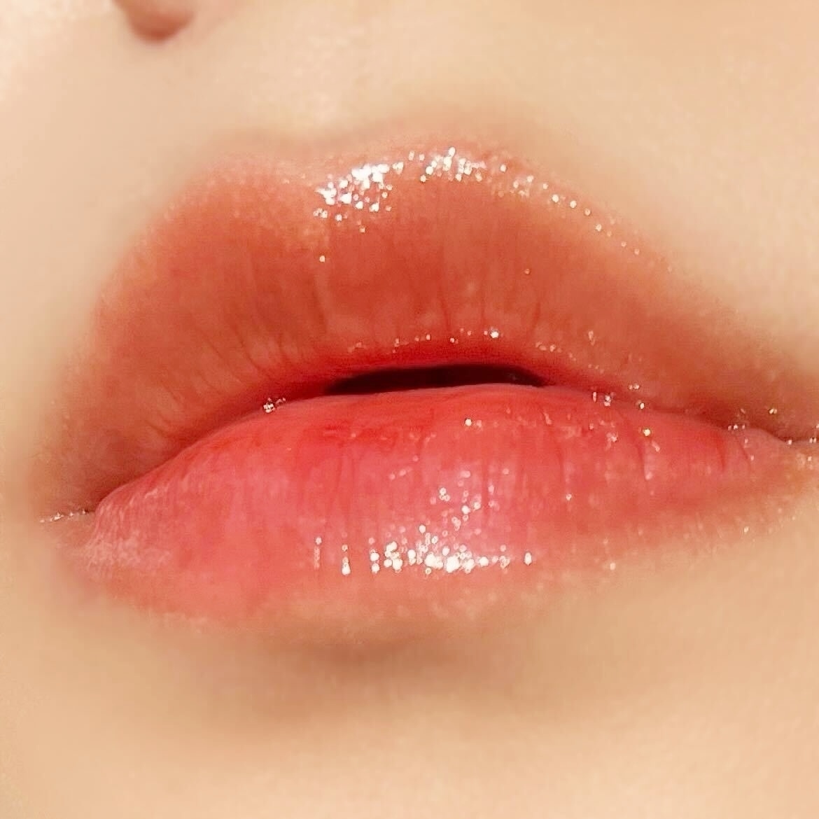 LAWSON(ローソン)のオススメのコスメ「&nd by rom&nd グラッシーボムティントレッドフレーク」「&nd by rom&nd グラッシーボムティントコーラルスノー」