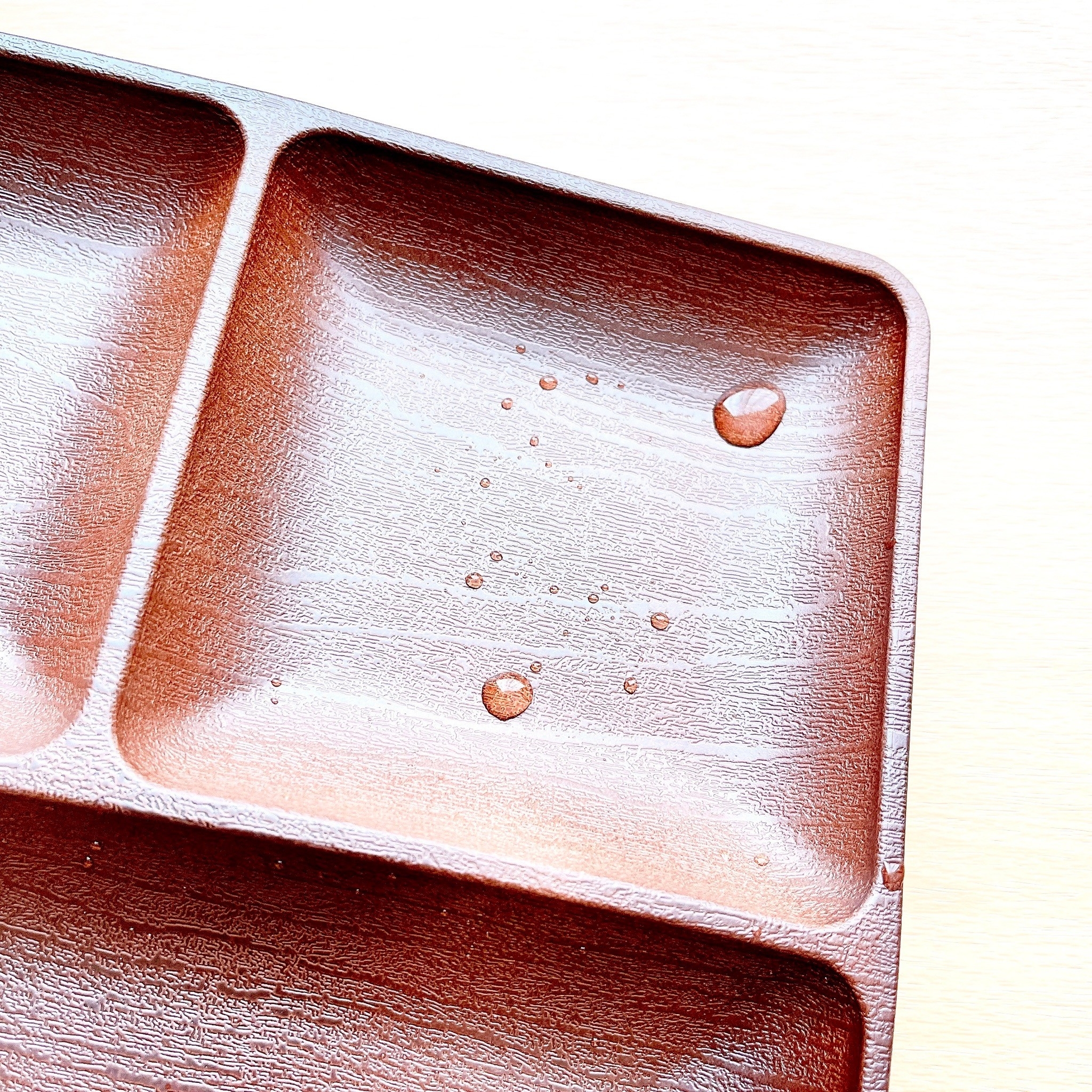 NITORI（ニトリ）のオススメのプレート「乾きやすい木製風 撥水角型ランチプレート」