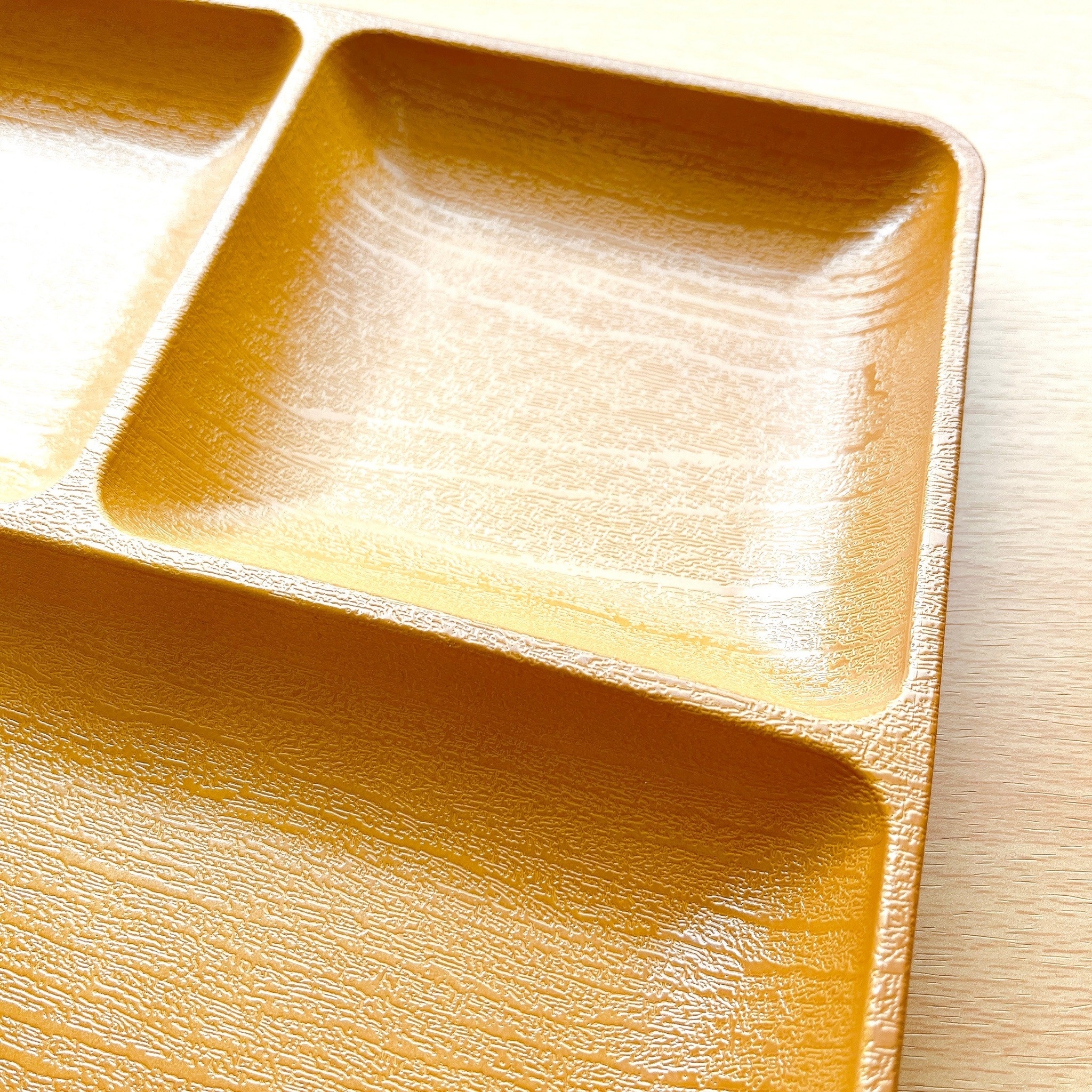 NITORI（ニトリ）のオススメのプレート「乾きやすい木製風 撥水角型ランチプレート」