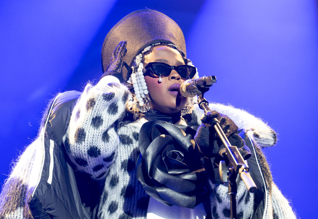 Closeup of Lauryn Hill onstage