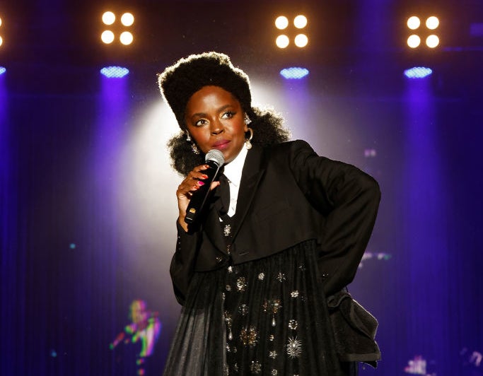 Closeup of Lauryn Hill onstage