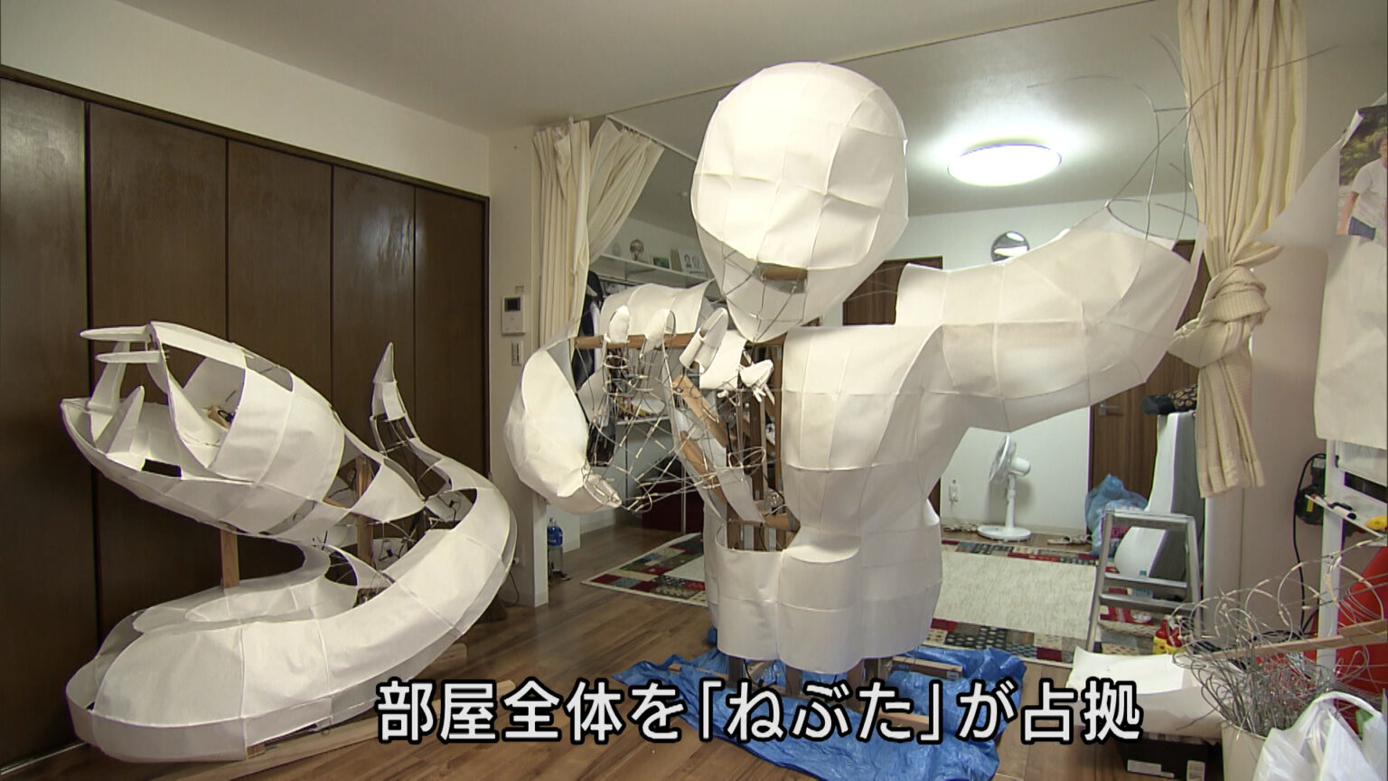 ©ABCテレビ 部屋をねぶたが