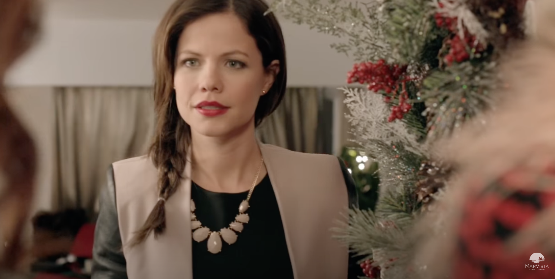 tammin sursok in girlfriends of christmas past next to christmas tree