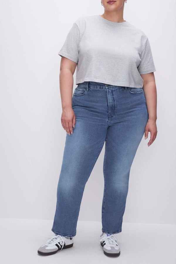 model wearing the curve straight jeans