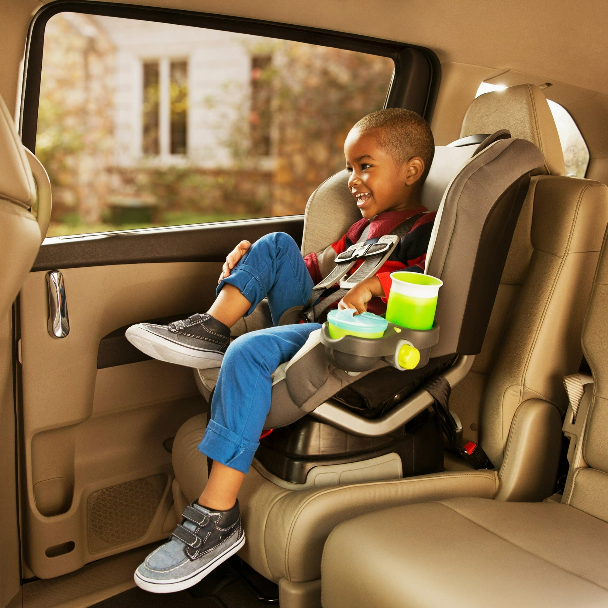 green drink and snack cup holder attached to child&#x27;s car seat