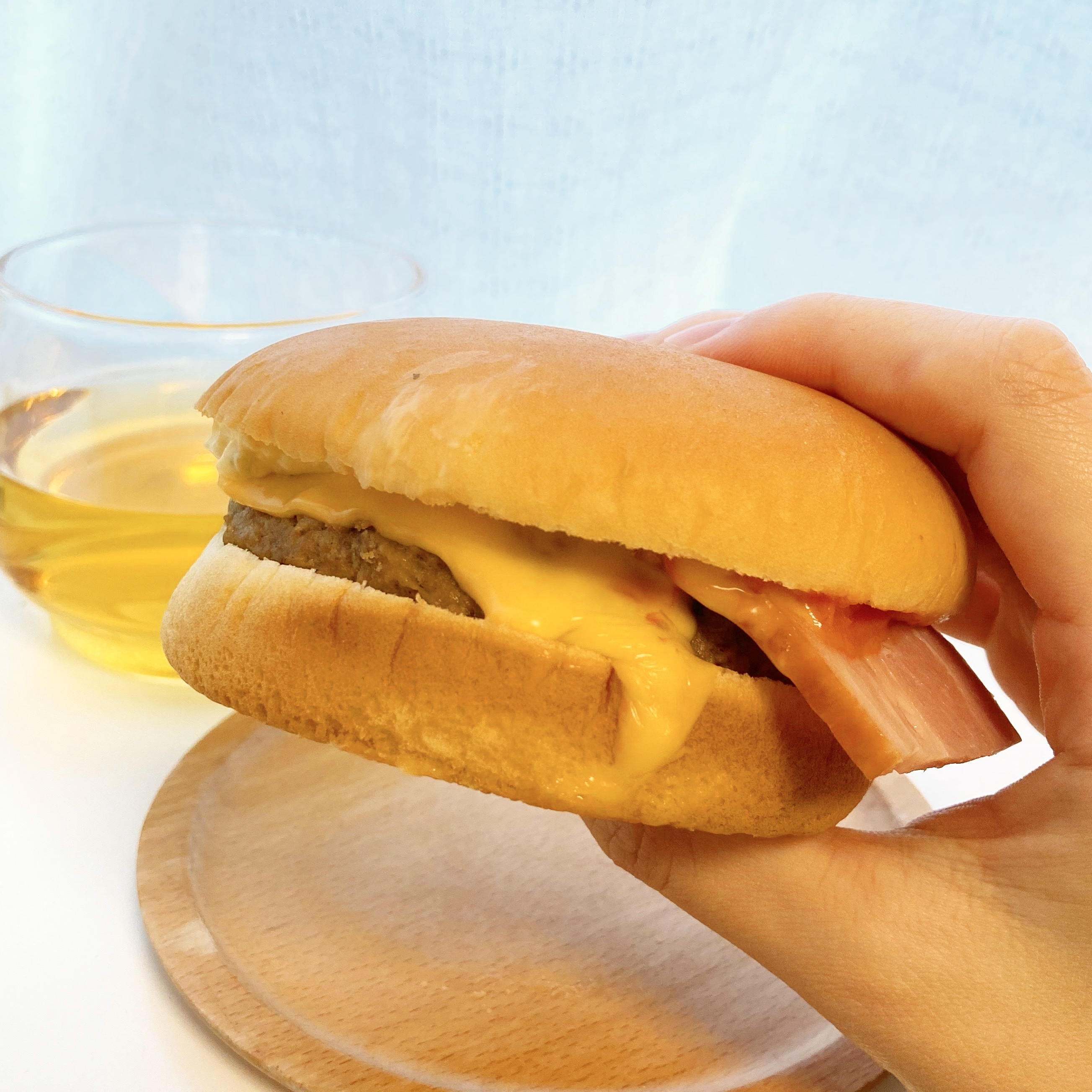 LAWSON(ローソン)のおすすめ商品「2023年 日本バーガー選手権第1位 BBB.PJ監修 ベーコンチーズバーガー」