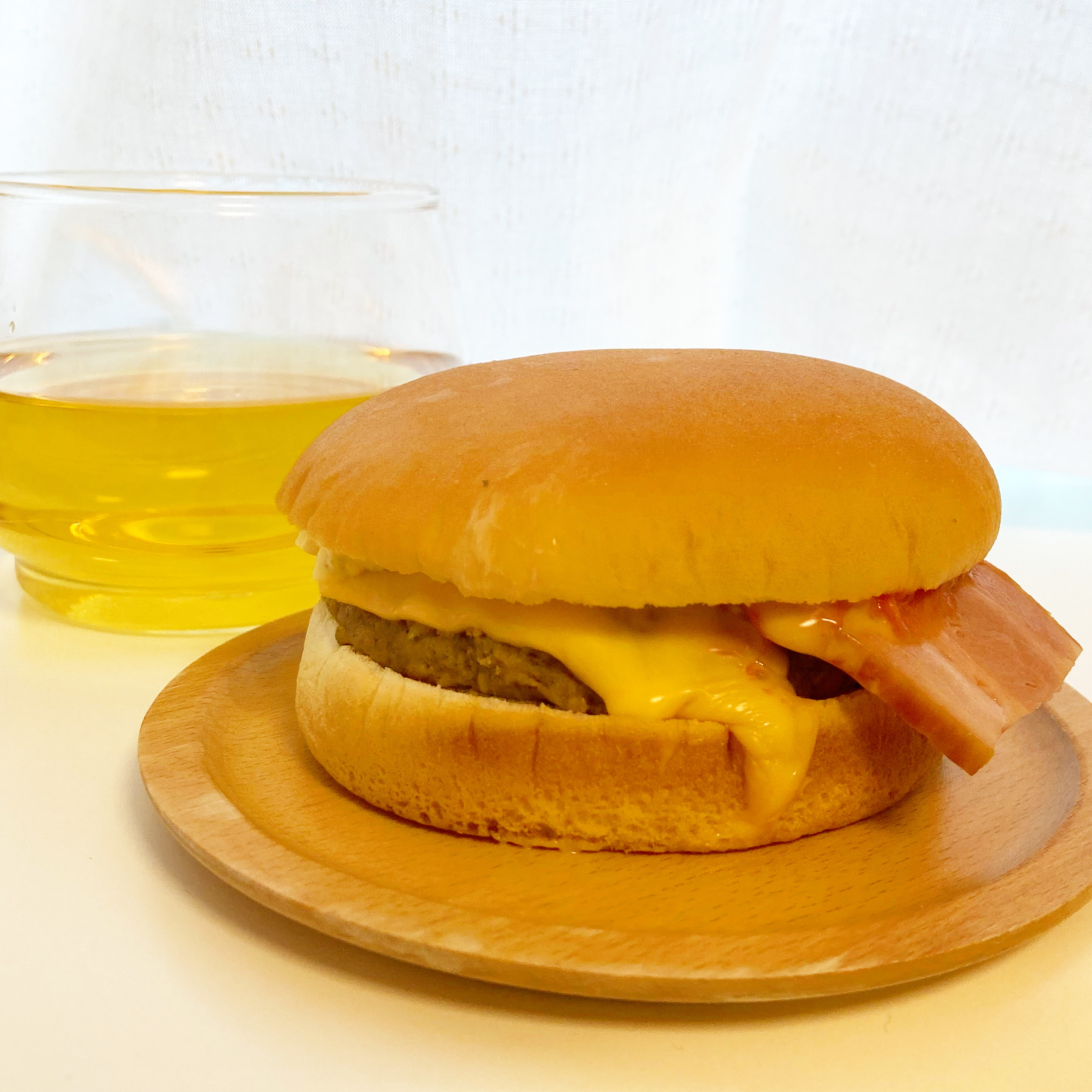 LAWSON(ローソン)のおすすめ商品「2023年 日本バーガー選手権第1位 BBB.PJ監修 ベーコンチーズバーガー」