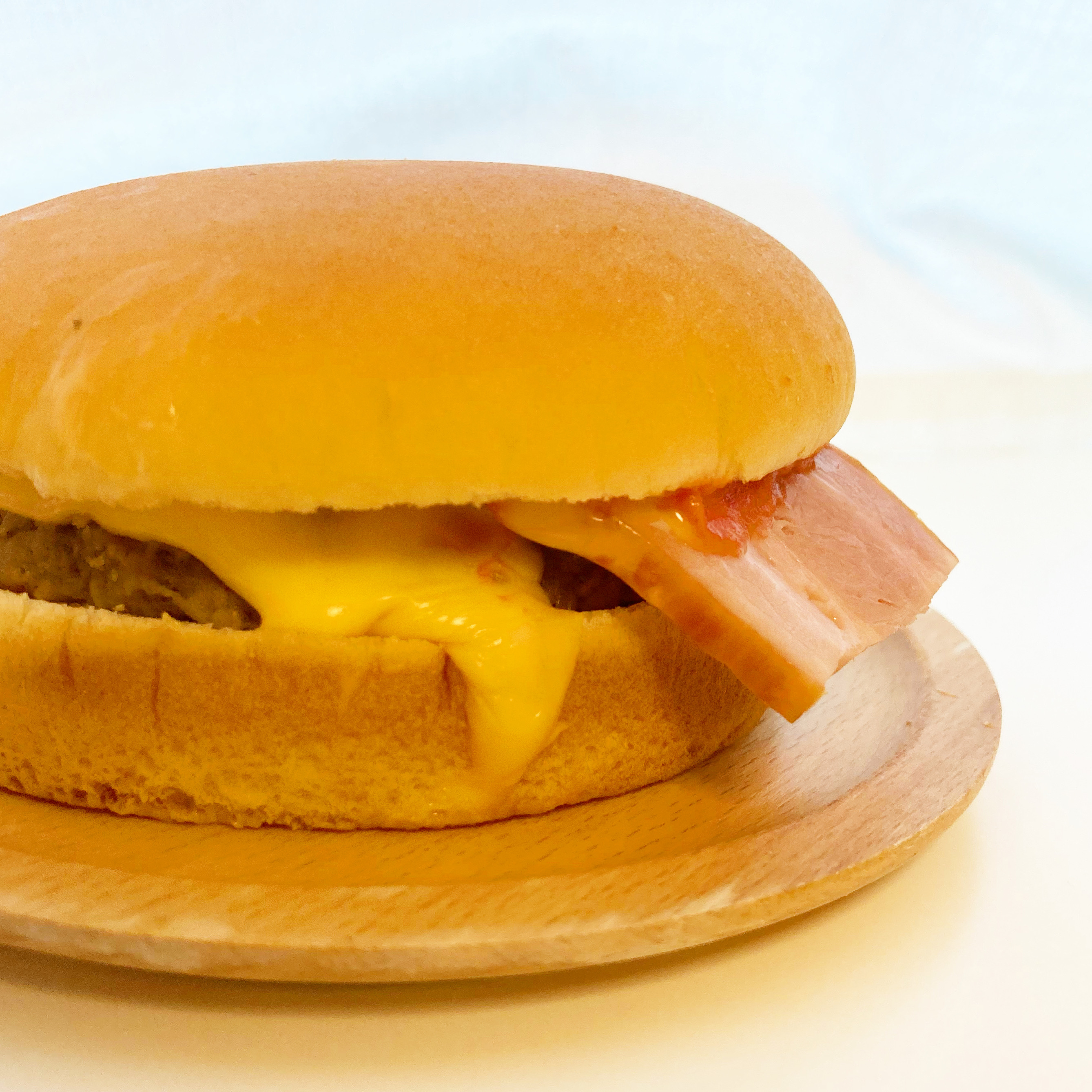 LAWSON(ローソン)のおすすめ商品「2023年 日本バーガー選手権第1位 BBB.PJ監修 ベーコンチーズバーガー」