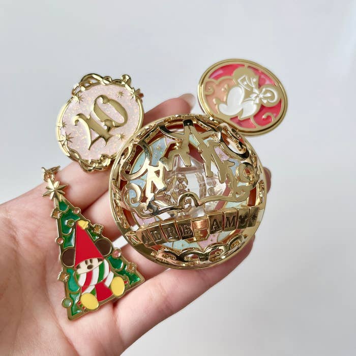 ディズニーランドとシーの限定おみやげ「モーメンツゴーラウンド」