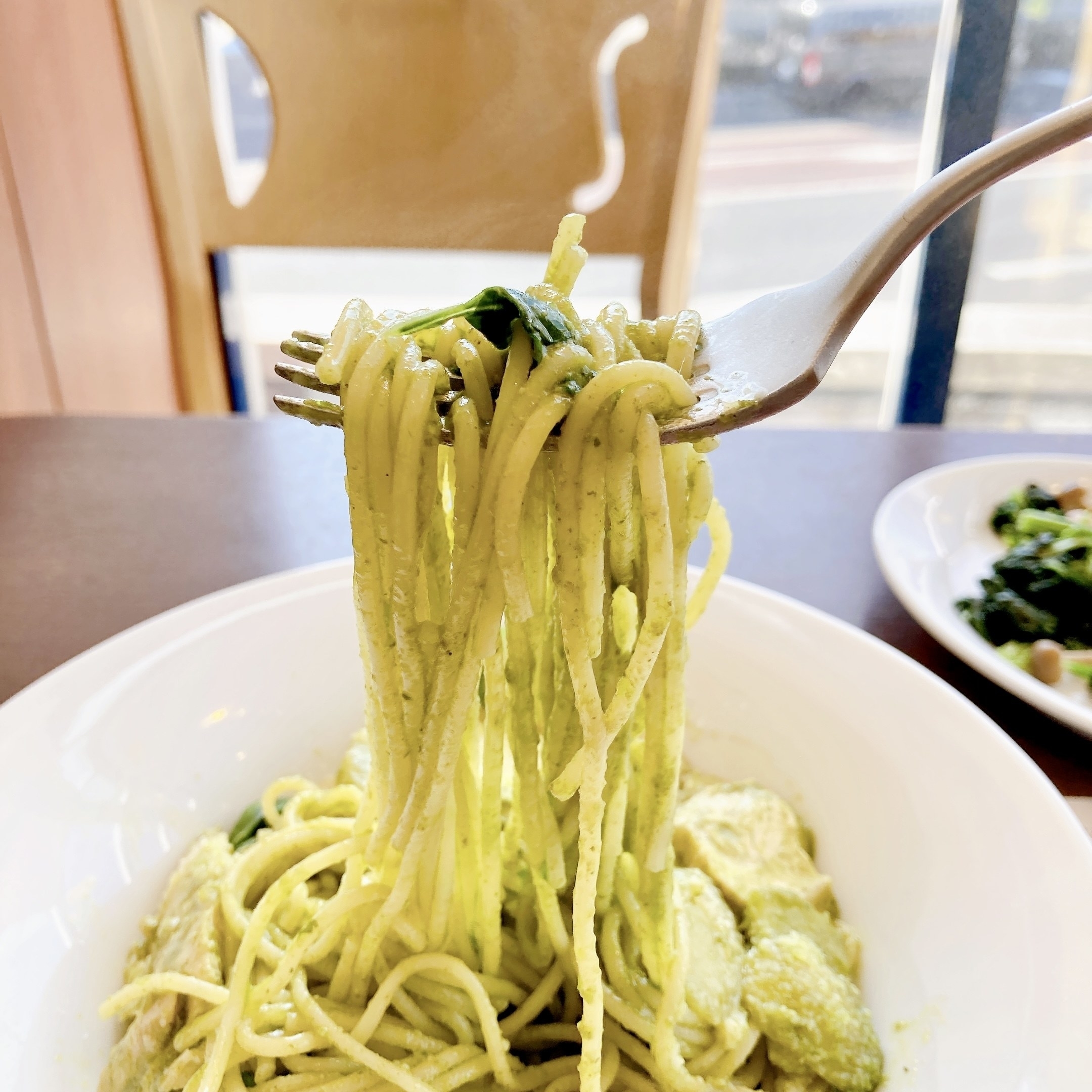 デニーズのオススメのメニュー「昼デニセット(ハーブ鶏とポテトのジェノベーゼ・ベーコンとほうれん草)」