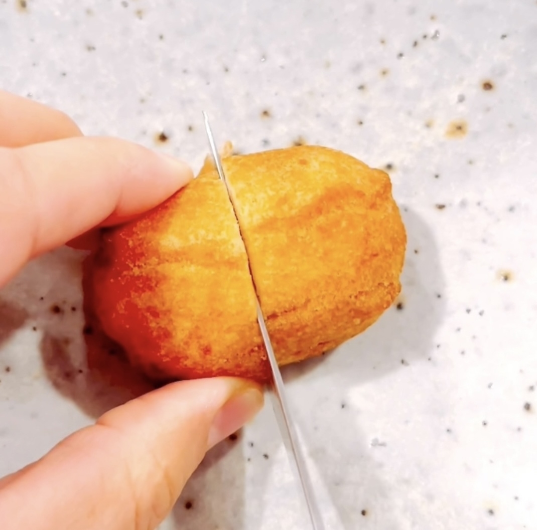 カルディのオススメのスイーツ「かぼちゃあんドーナツ」