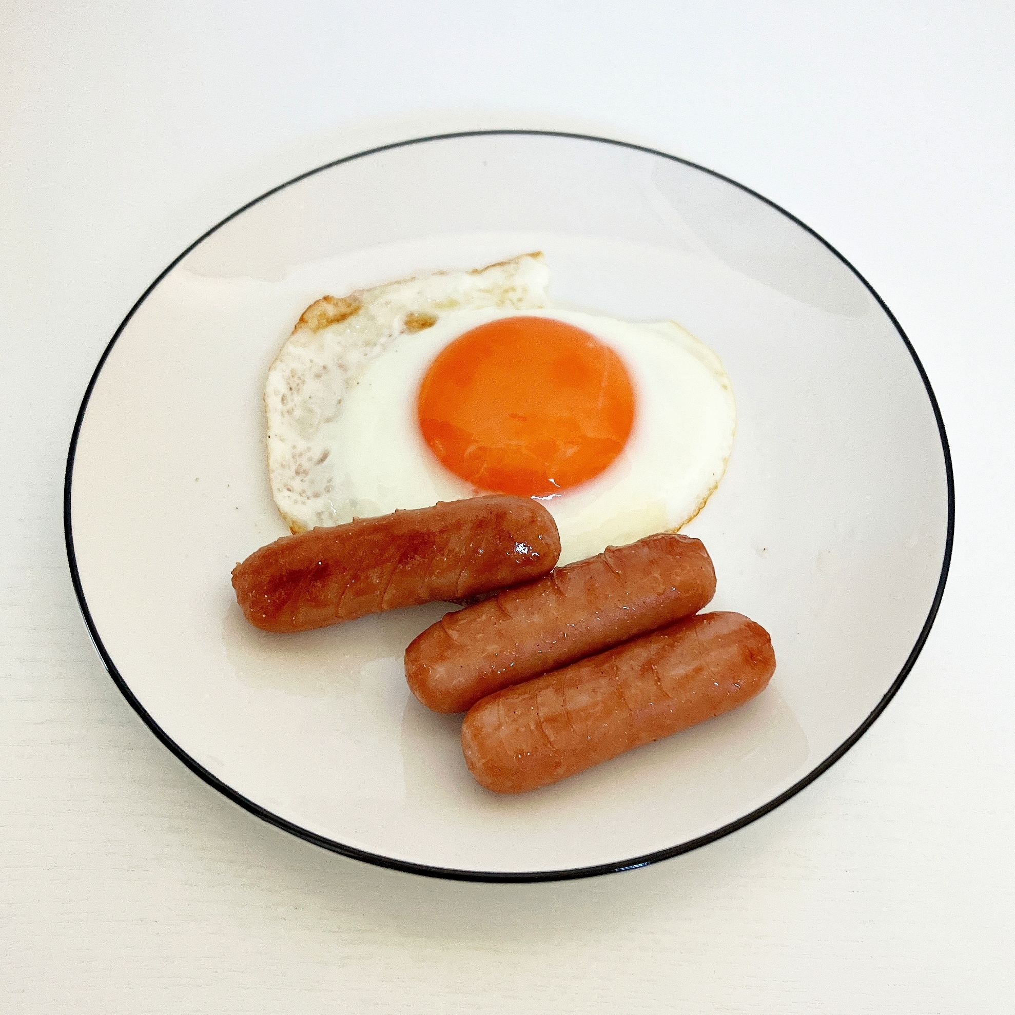 Seria(セリア)のおすすめ食器「プレート ホーロー風」「ホーロー風 サラダボウル」