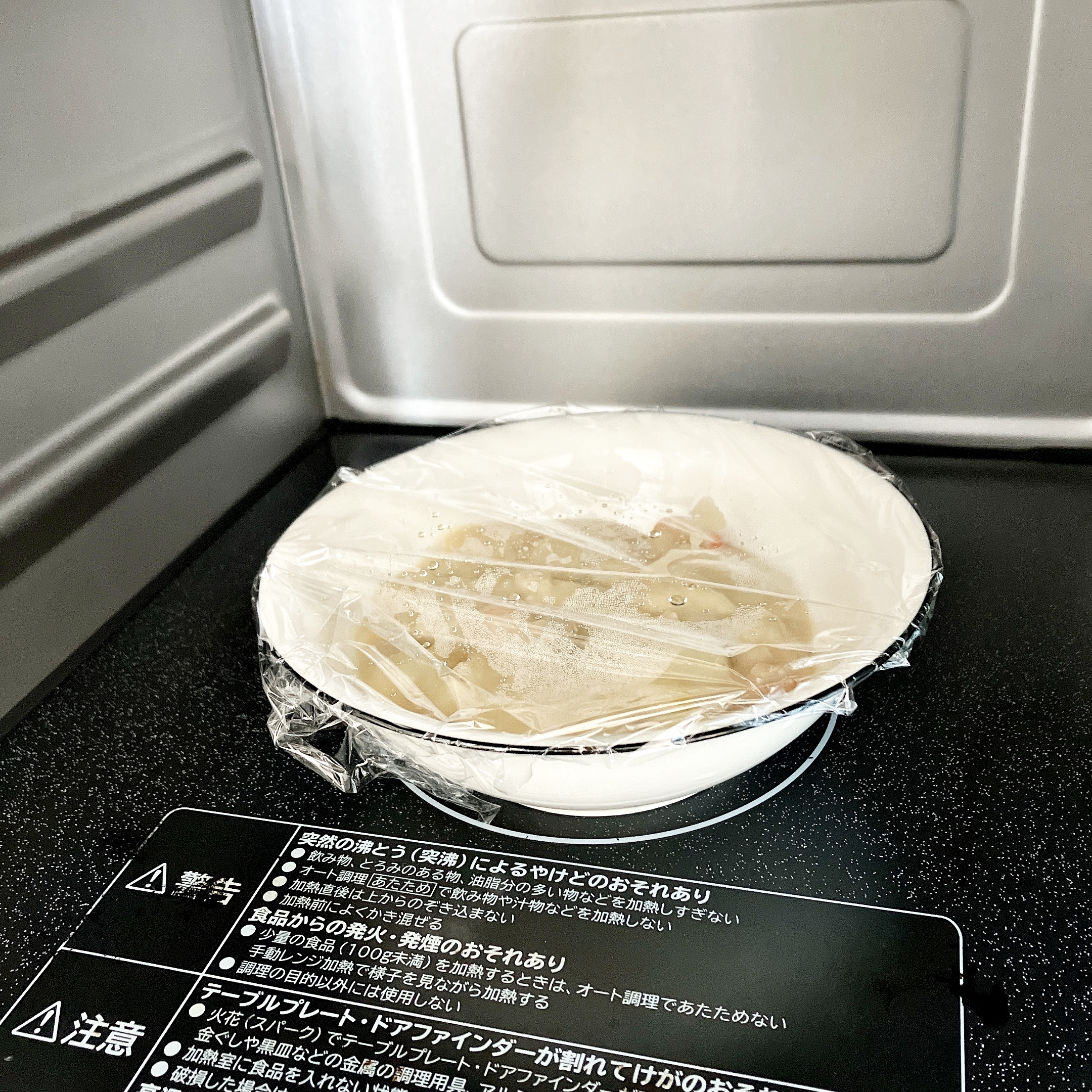 Seria（セリア）のおすすめ食器「プレート ホーロー風」「ホーロー風 サラダボウル」