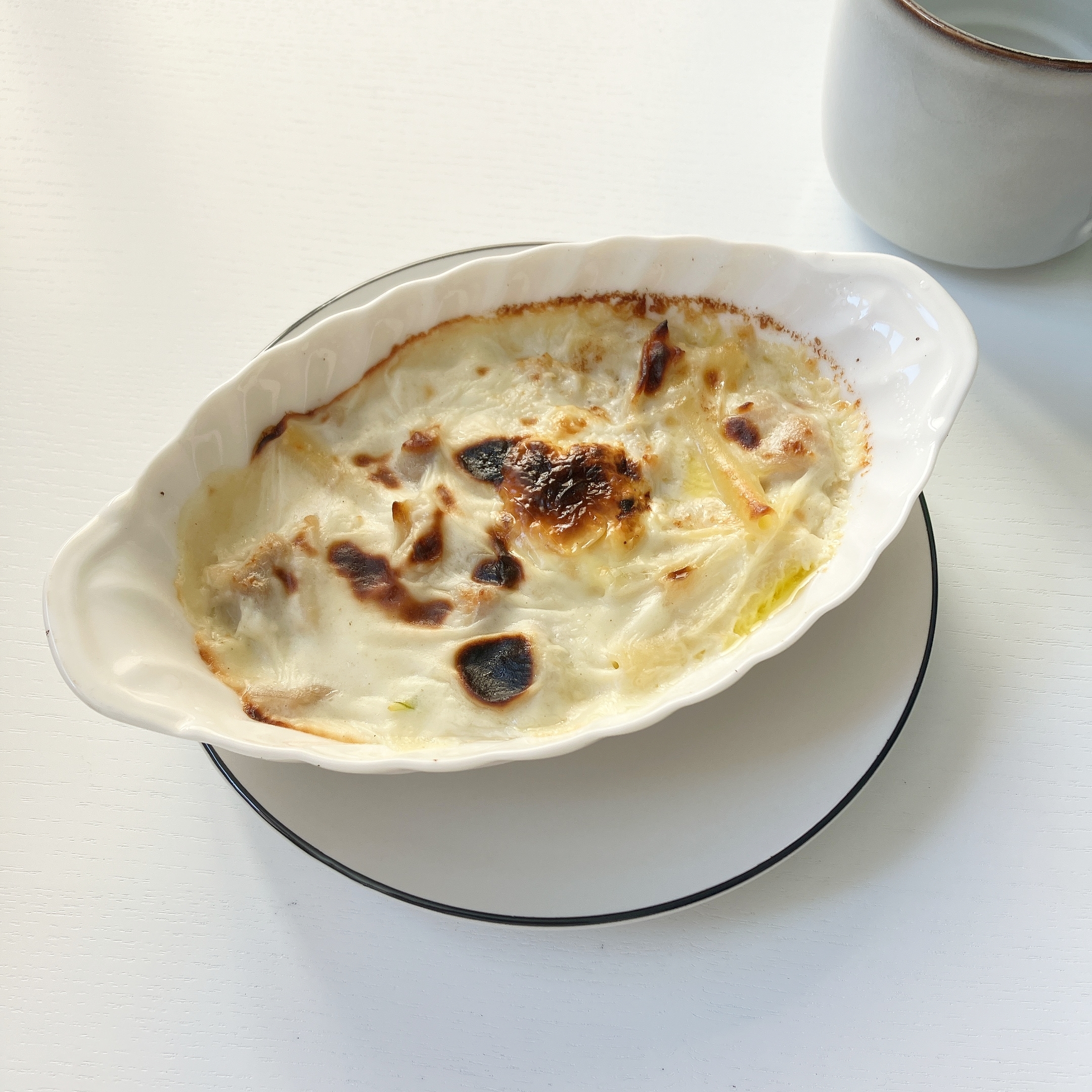 Seria（セリア）のおすすめ食器「プレート ホーロー風」「ホーロー風 サラダボウル」