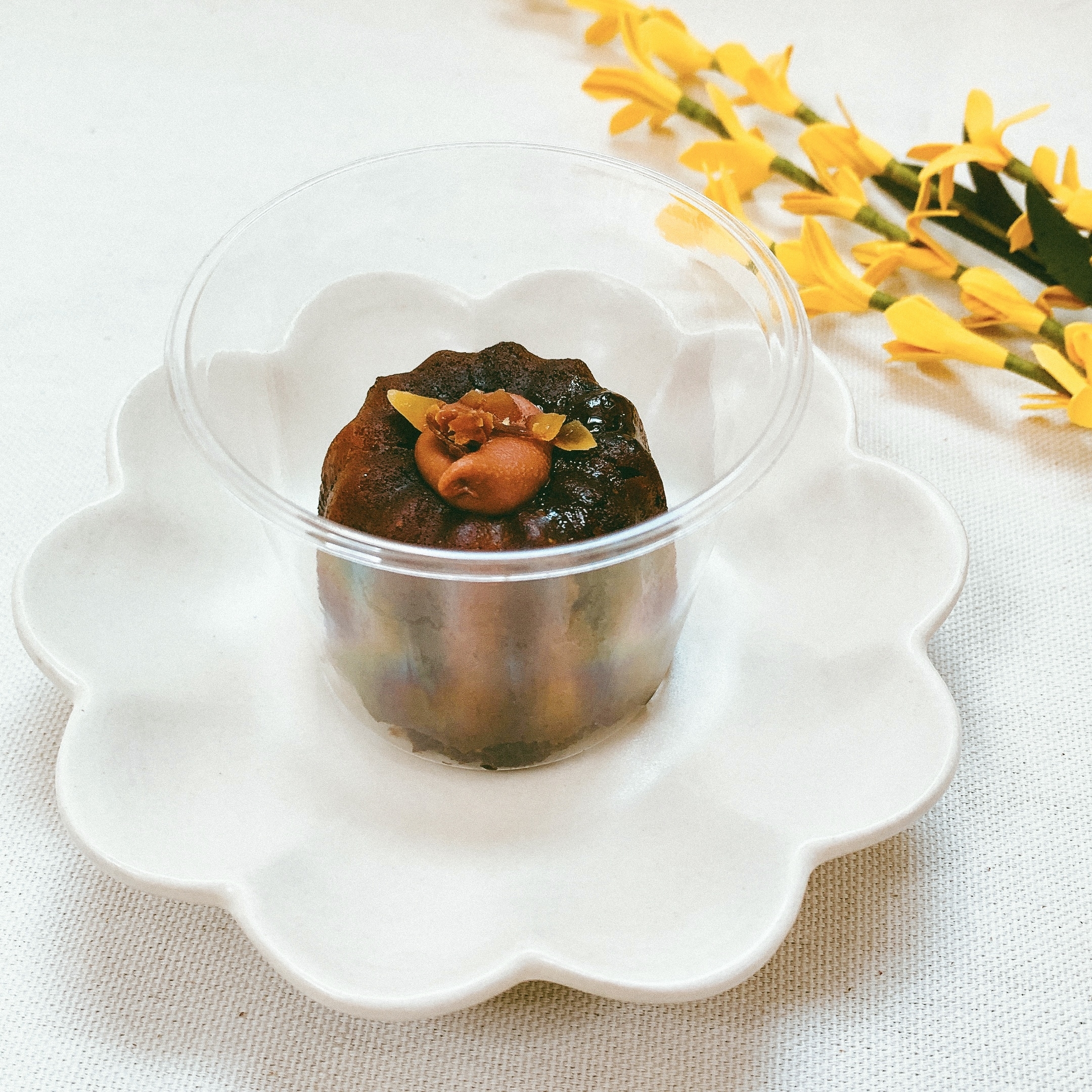 LAWSON（ローソン）のおすすめのスイーツ「一粒栗のマロンカヌレ」