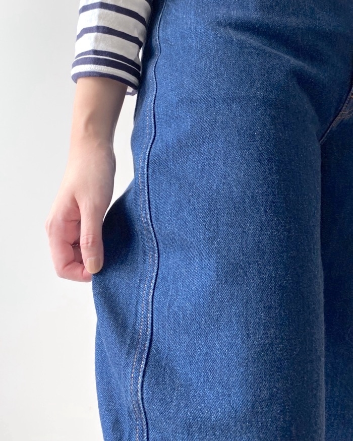 Uniqulo Uのおすすめアイテム「カーブジーンズ」