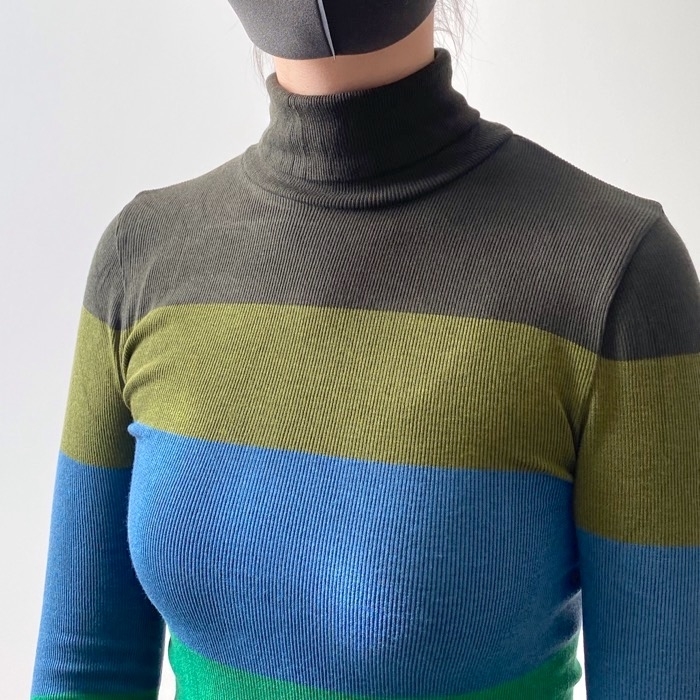 ユニクロのおすすめ「ヒートテックシームレスリブタートルネックT(極暖・長袖)」