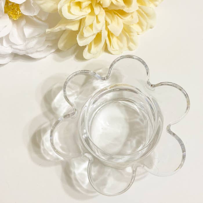 CanDo（キャンドゥ）の高見えインテリア「キャンドルホルダー ラウンドペタル花」