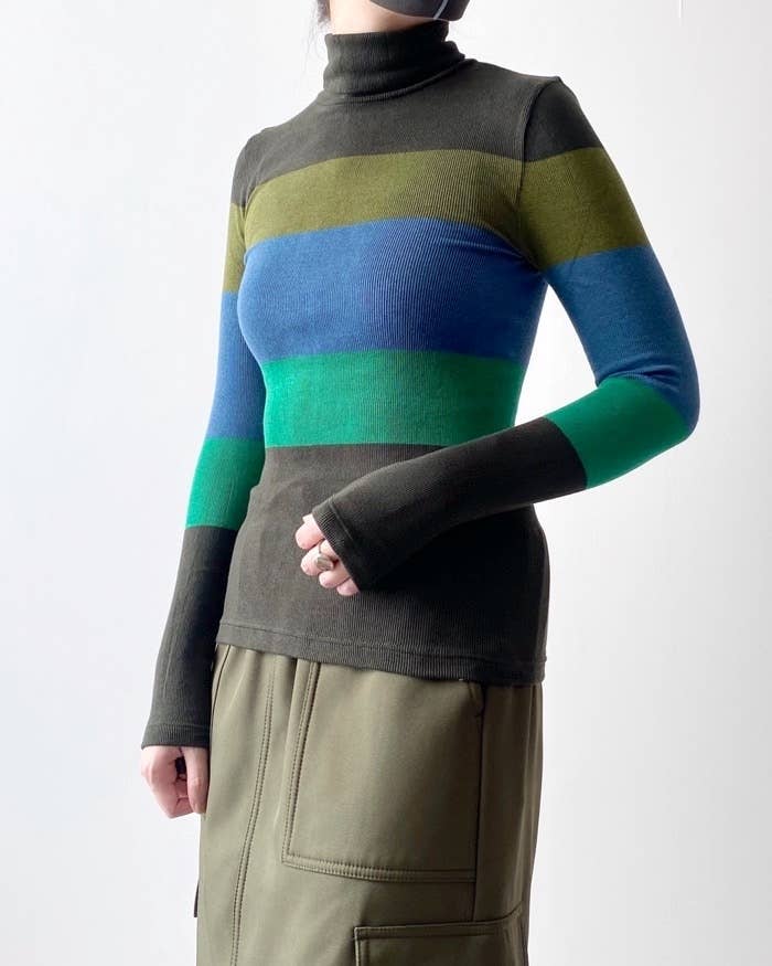 ユニクロのおすすめ「ヒートテックシームレスリブタートルネックT(極暖・長袖)」