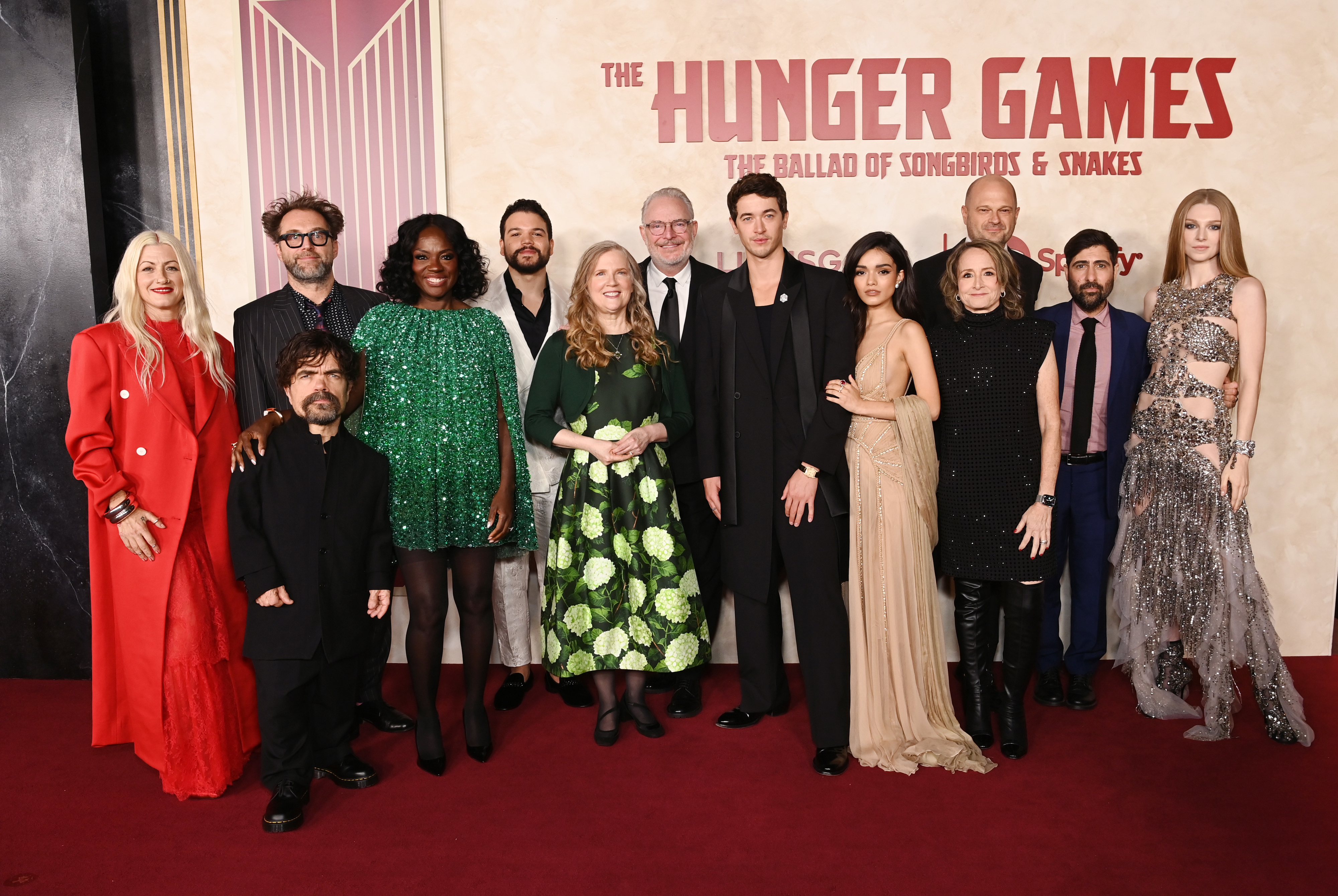 the cast on the red carpet