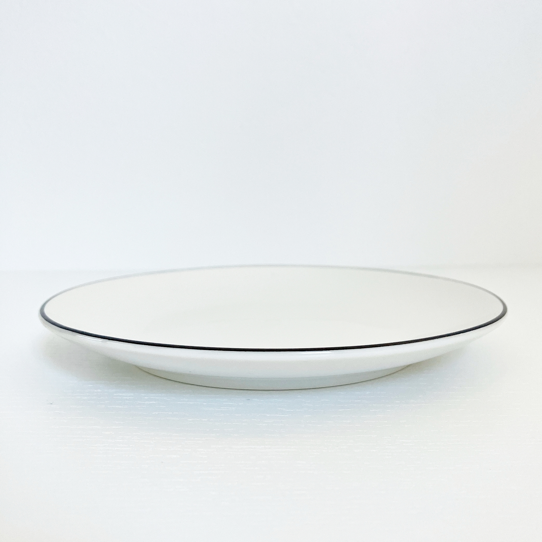 Seria（セリア）のおすすめ食器「プレート ホーロー風」「ホーロー風 サラダボウル」