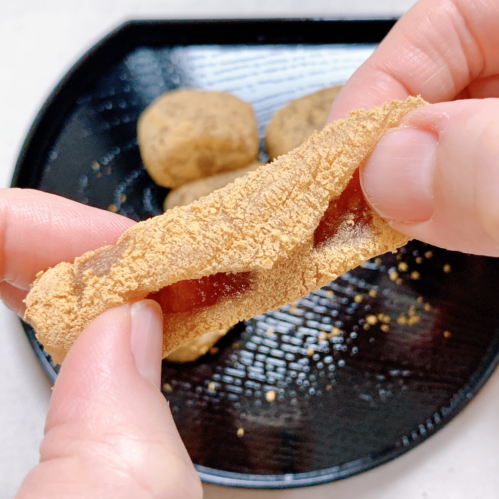 FamilyMart（ファミリーマート）のおすすめのおやつ「ひとくち黒蜜きなこ大福」