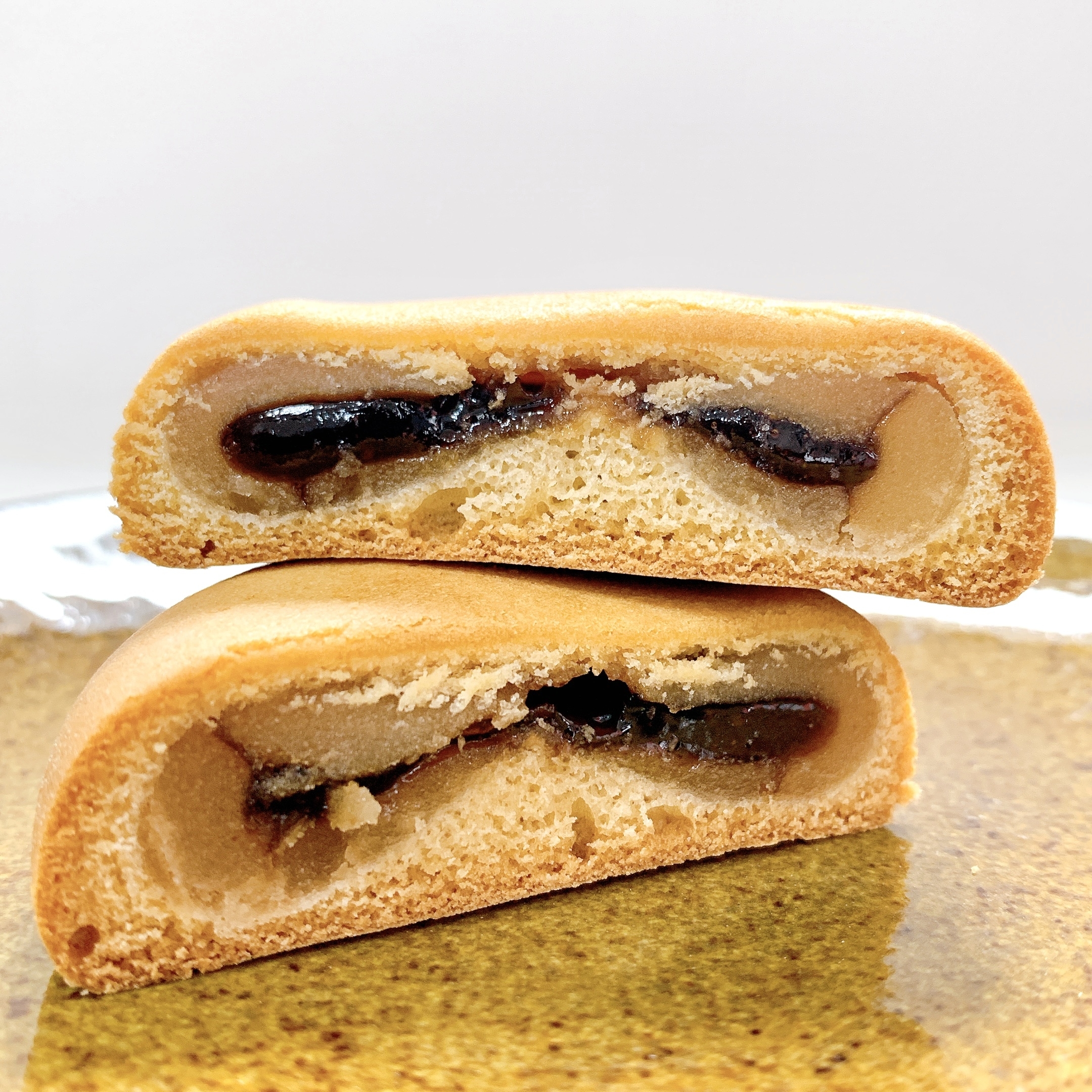 FamilyMart(ファミリーマート)のおすすめのおやつ「黒糖わらび餅入りきなこまんじゅう」