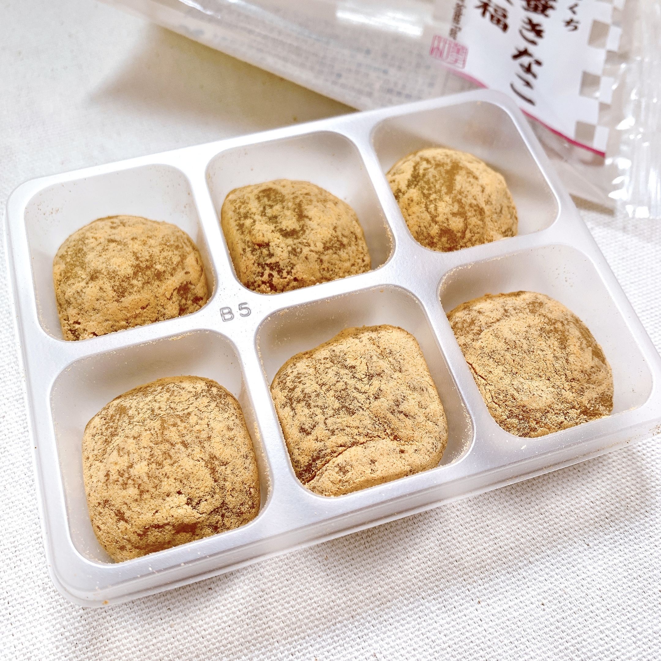 FamilyMart（ファミリーマート）のおすすめのおやつ「ひとくち黒蜜きなこ大福」