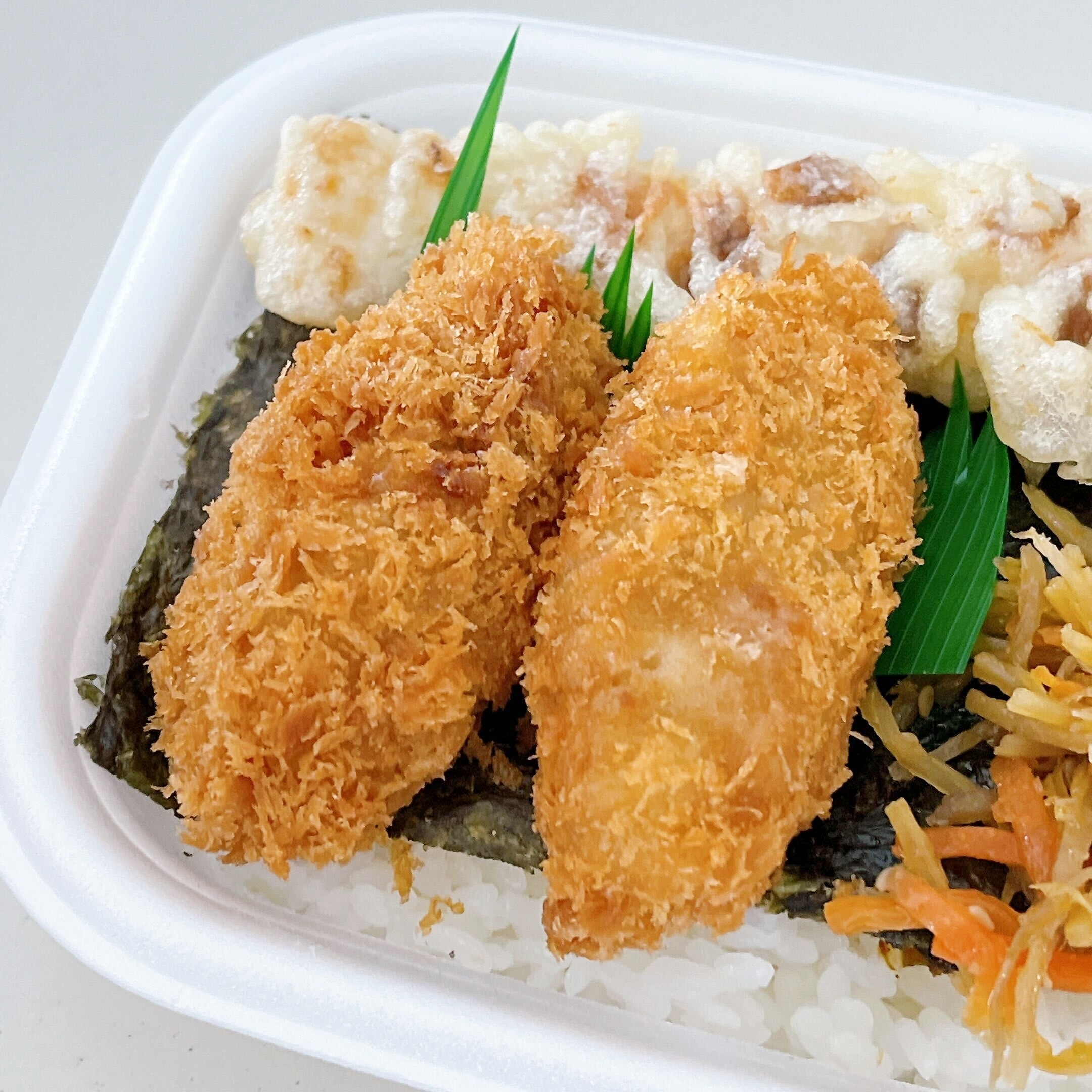 ほっともっとのオススメの新商品「カキフライ×のり弁 カキフライのり弁当」