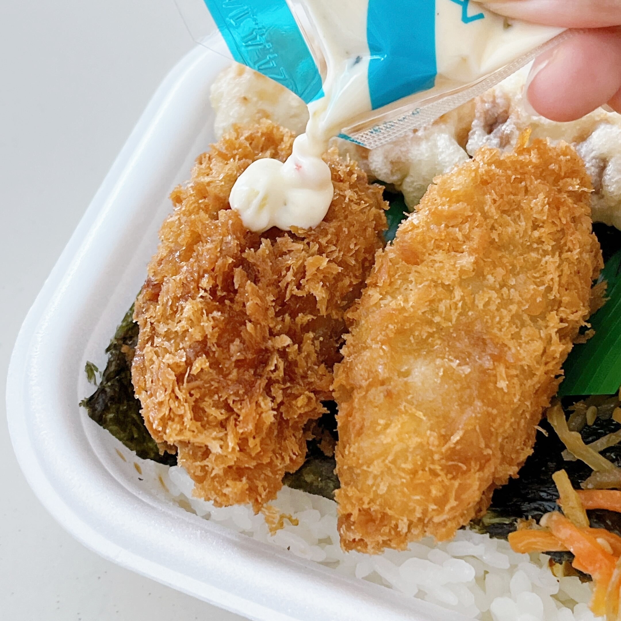 ほっともっとのオススメの新商品「カキフライ×のり弁 カキフライのり弁当」