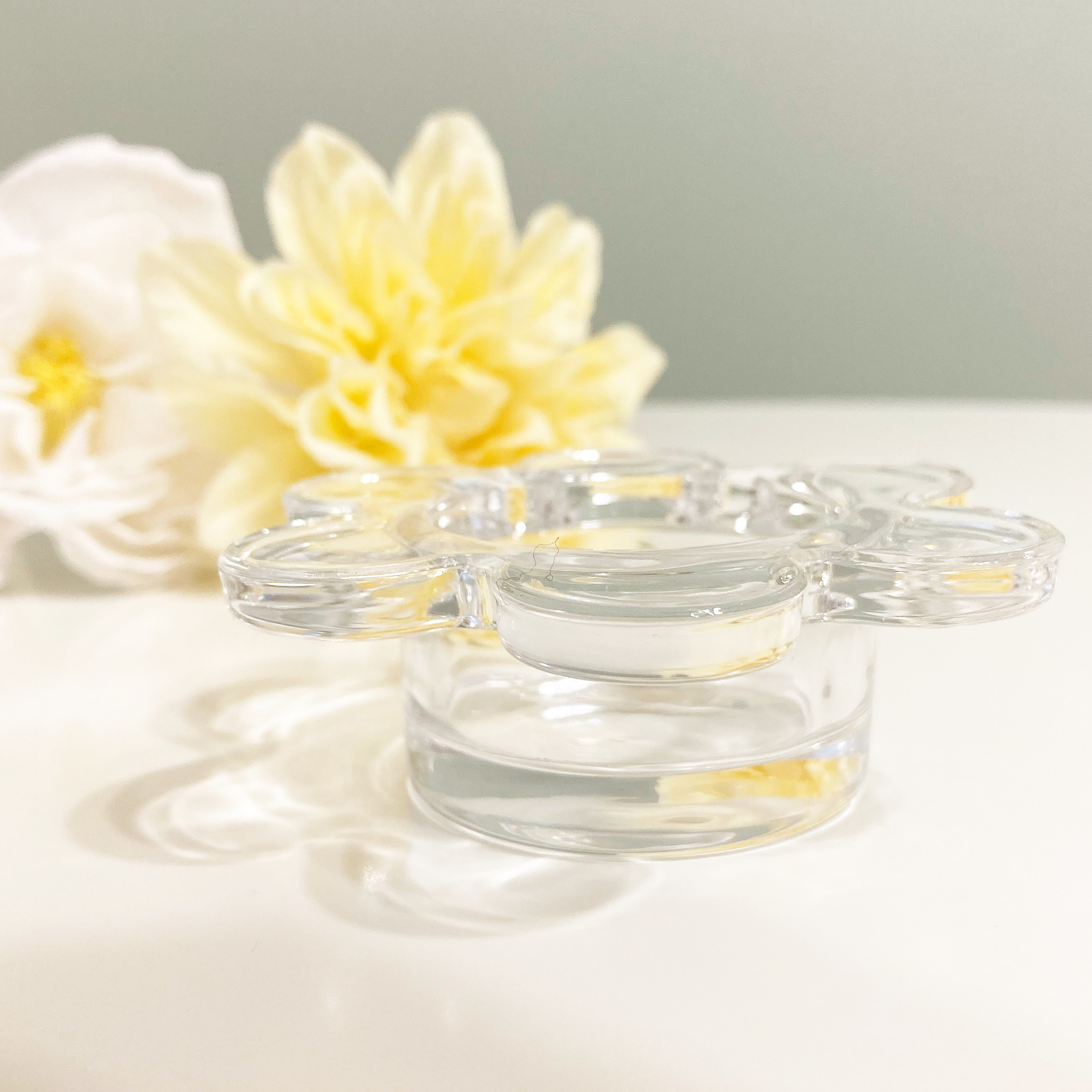 CanDo(キャンドゥ)の高見えインテリア「キャンドルホルダー ラウンドペタル花」