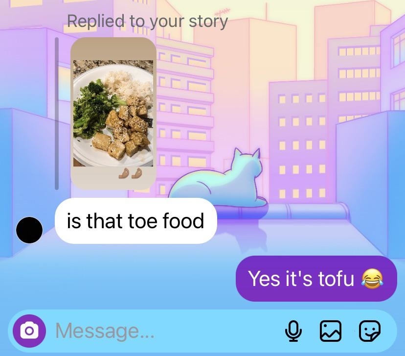 Picture of a plate of food, and someone asks, &quot;Is that toe food,&quot; and person says &quot;Yes it&#x27;s tofu&quot; with laugh-cry emoji