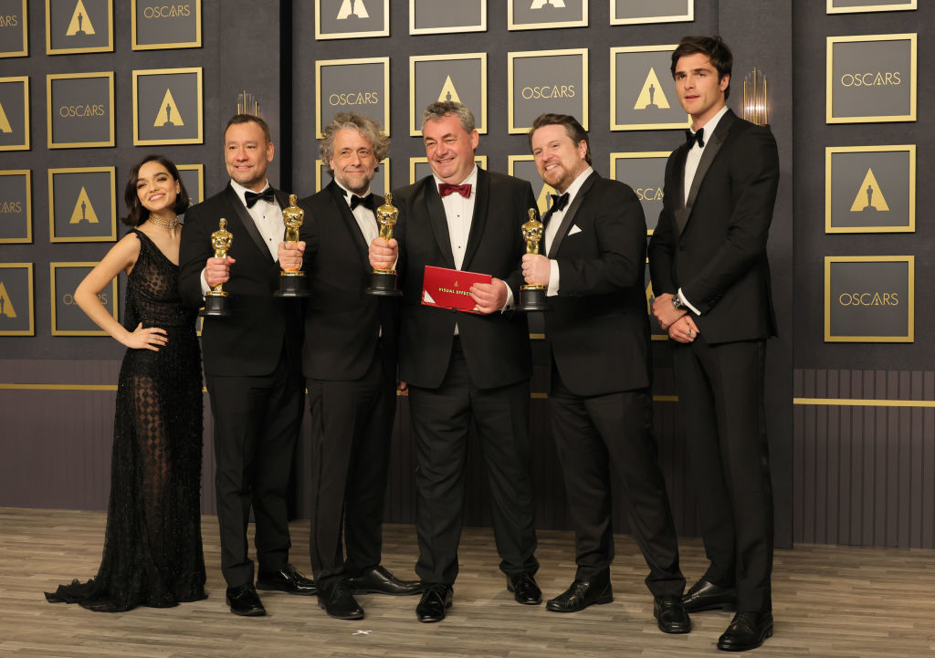 Jacob at the Oscars with cohost Rachel Zegler and Dune winners Brian Connor, Paul Lambert, Gerd Nefzer, and Tristan Myles